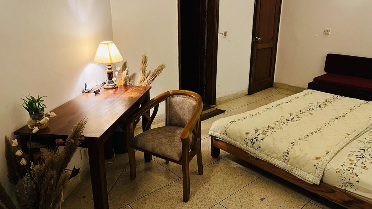 Apartment 3bhk Grand Party House Prime Location With Parking New Delhi