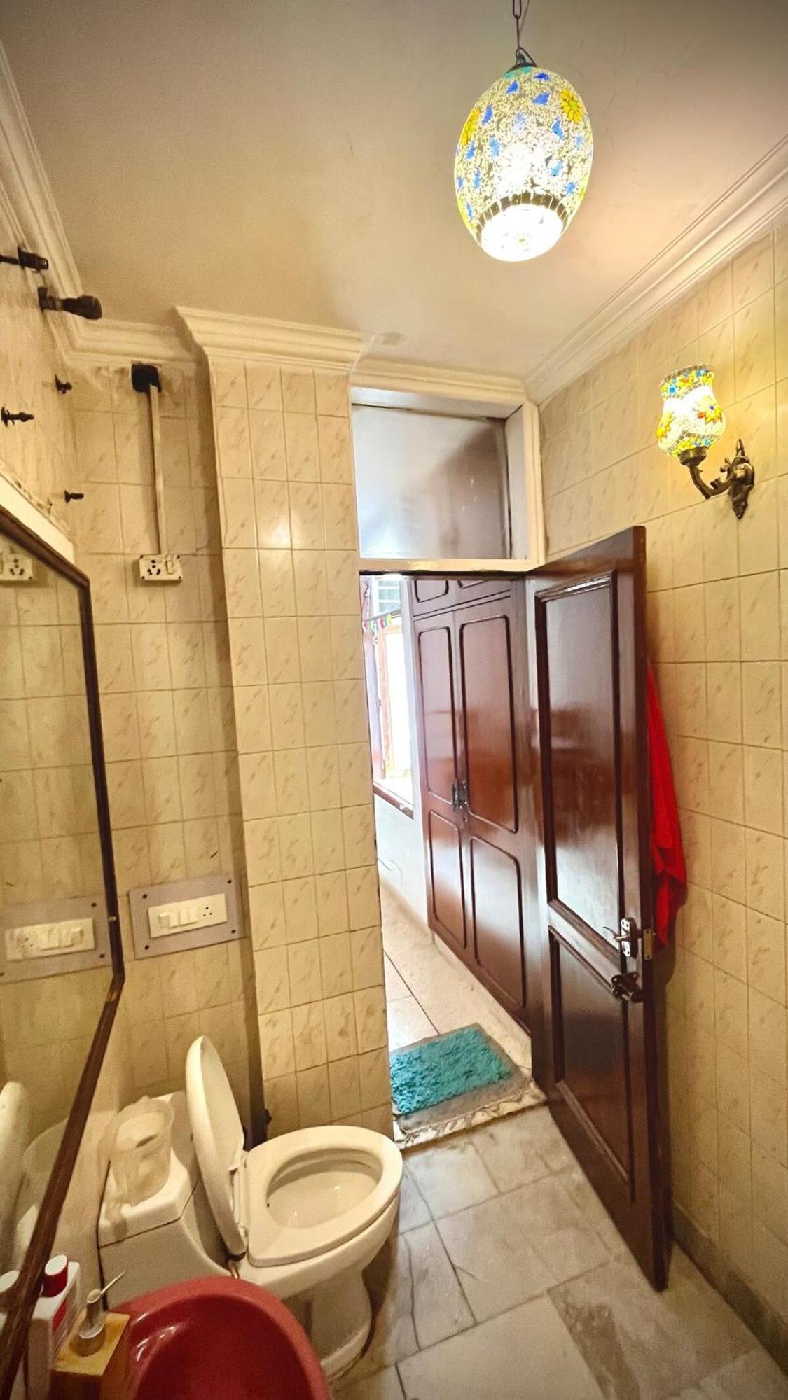 Apartment 3bhk Grand Party House Prime Location With Parking New Delhi
