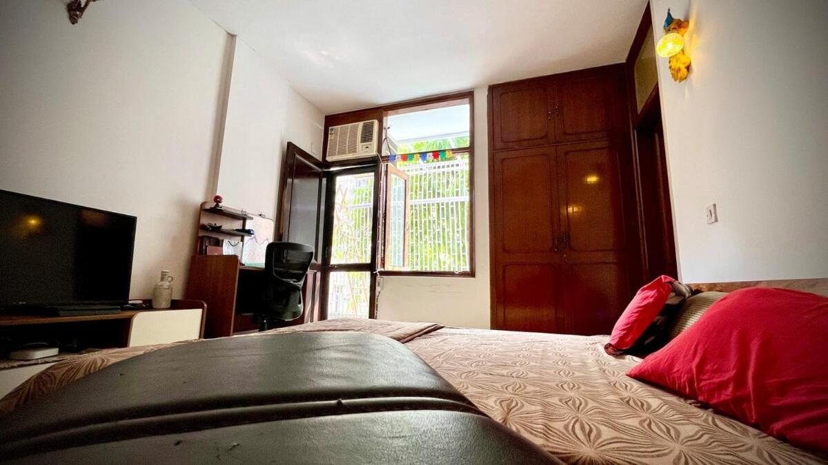 3bhk Grand Party House Prime Location With Parking * New Delhi