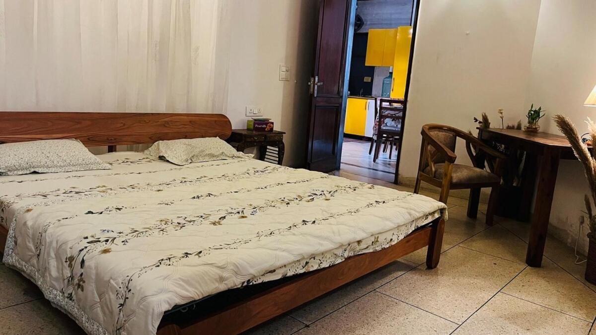 3bhk Grand Party House Prime Location With Parking * New Delhi