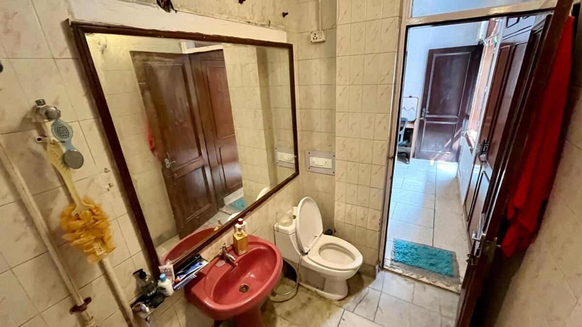 3bhk Grand Party House Prime Location With Parking Apartment New Delhi
