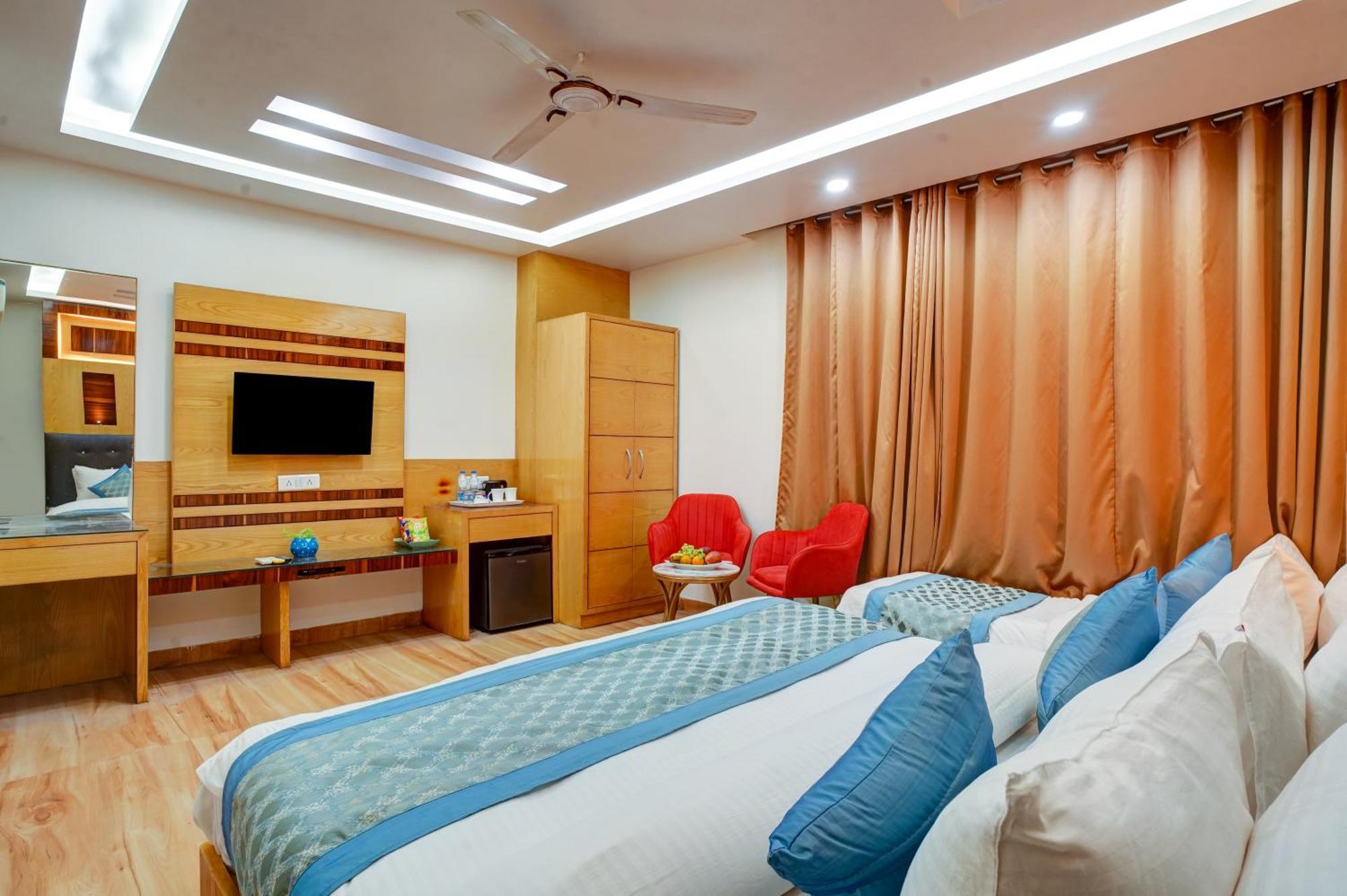 Just Renovated - Krishna Palace With Parking & Only 2 Mins Walk From Metro 4* New Delhi