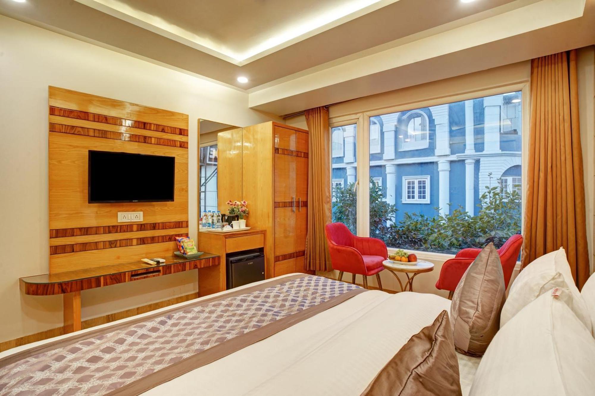 Just Renovated - Krishna Palace With Parking & Only 2 Mins Walk From Metro Hotel New Delhi
