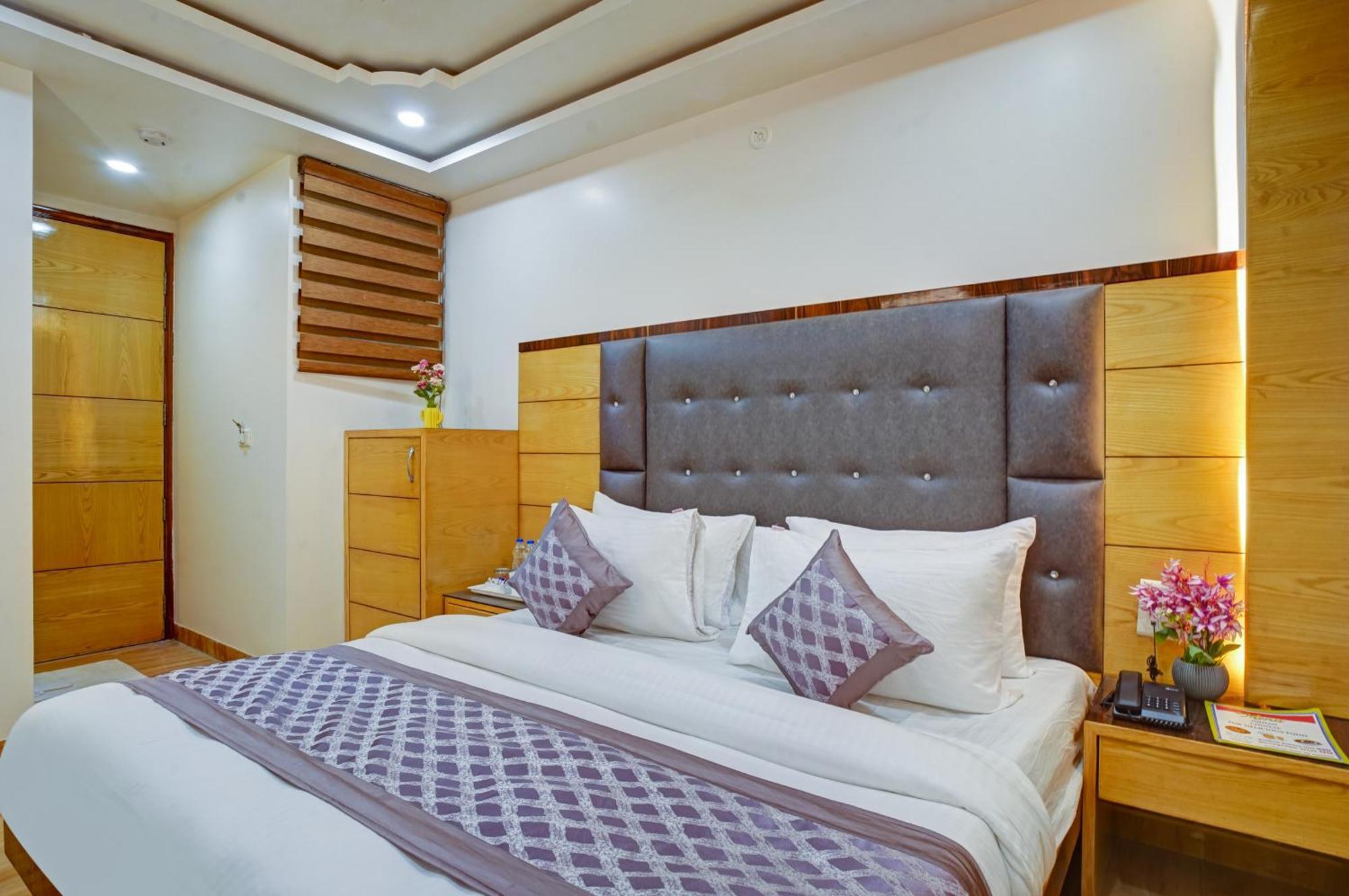 Just Renovated - Krishna Palace With Parking & Only 2 Mins Walk From Metro 4* New Delhi