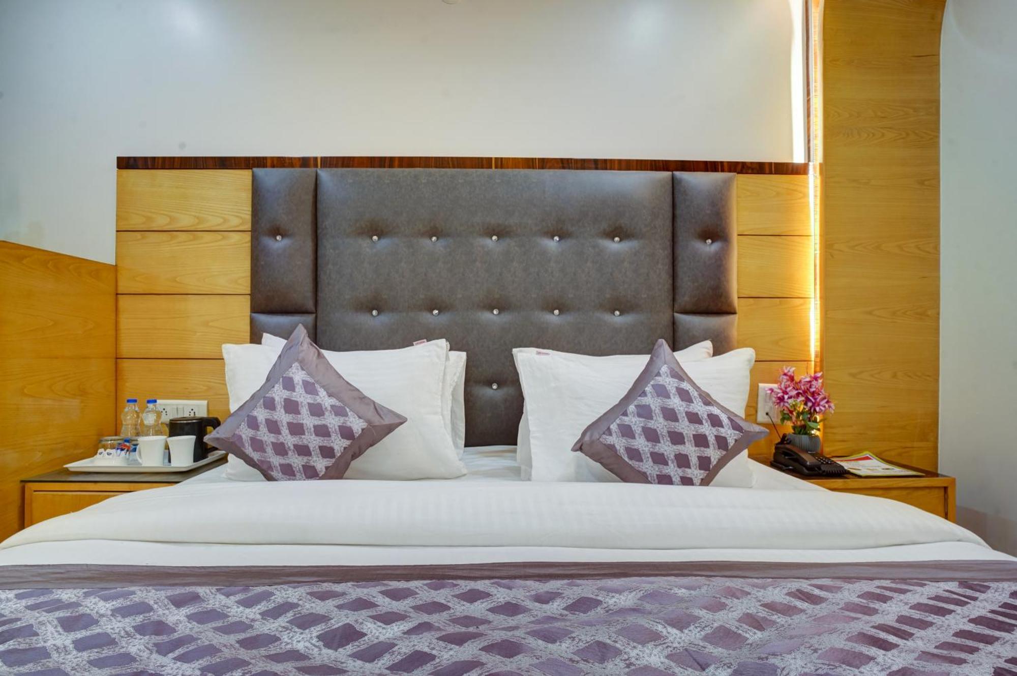 Just Renovated - Krishna Palace With Parking & Only 2 Mins Walk From Metro 4* New Delhi