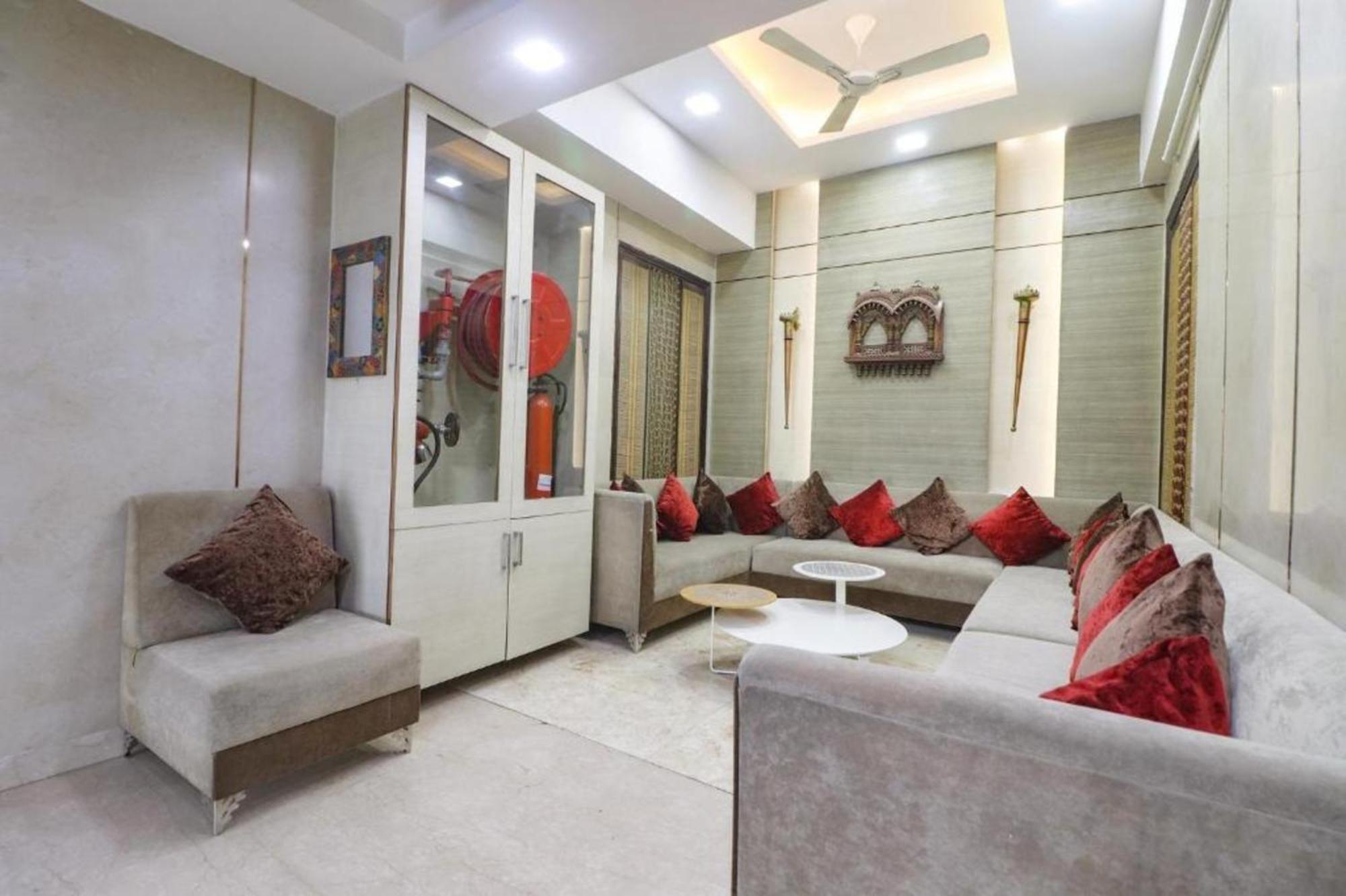 Hotel Lavish By Qotel Rajouri Garden