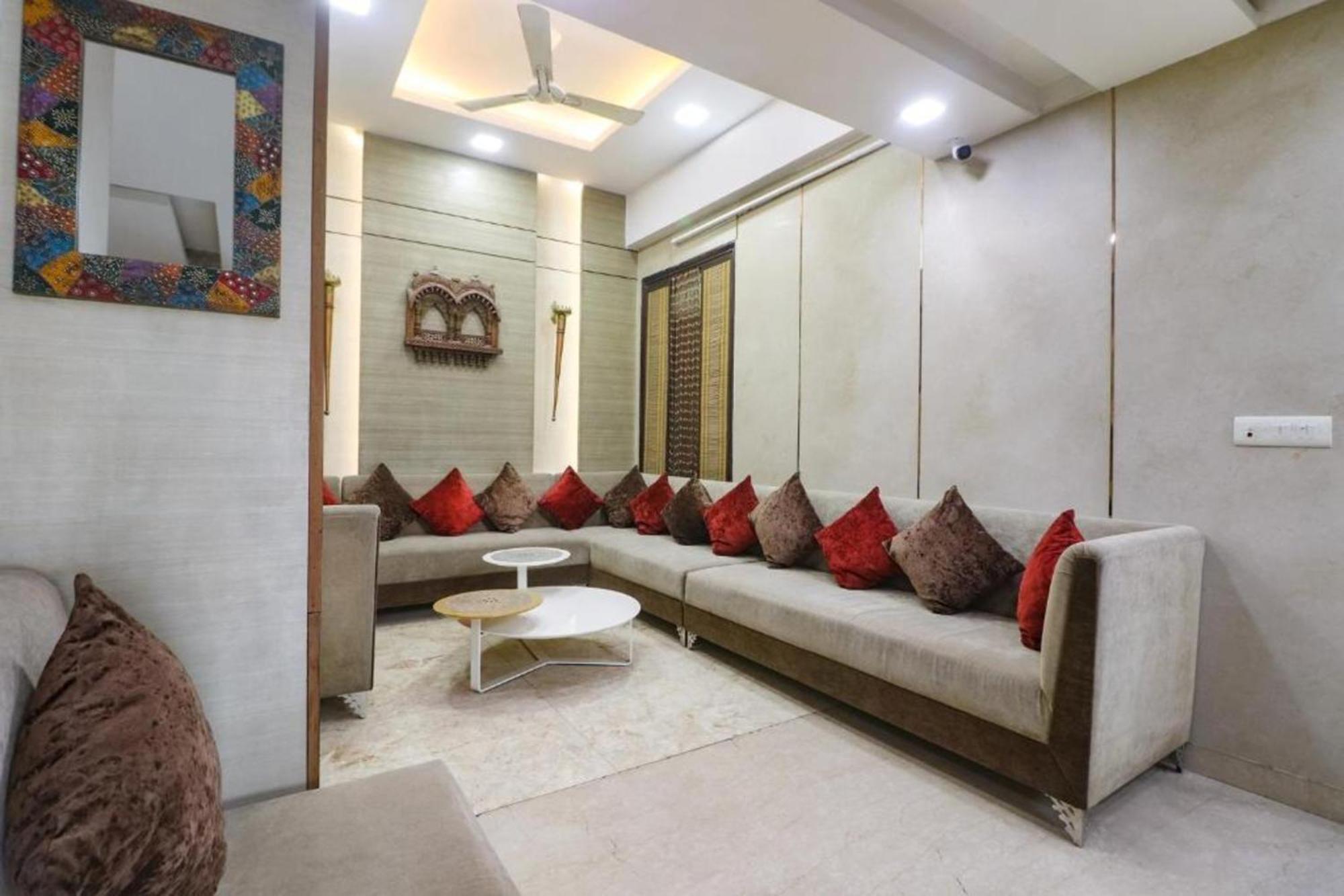 Lavish By Qotel Rajouri Garden 3* New Delhi