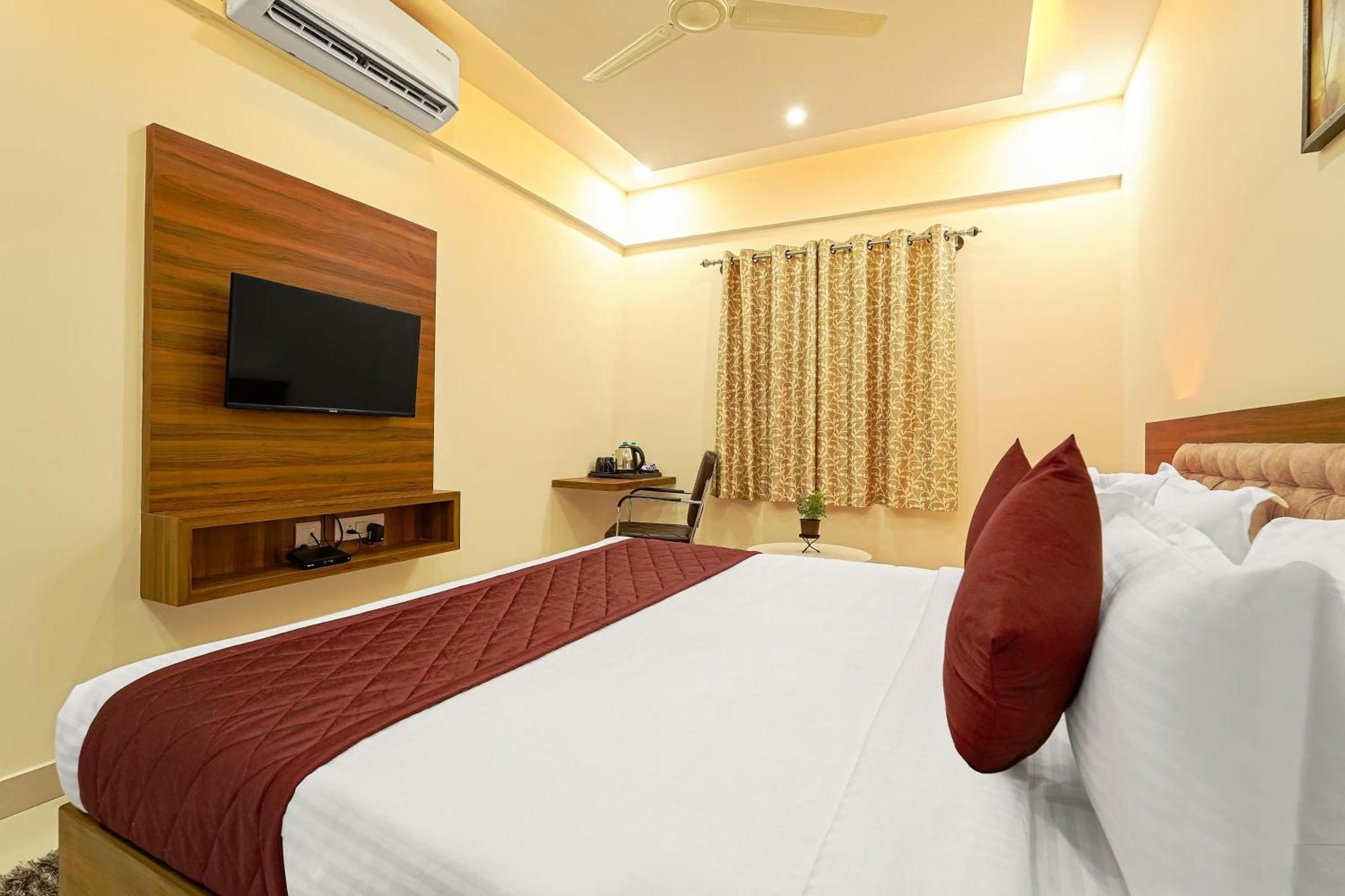 Golden Tower At Delhi Airport Hotel 4*