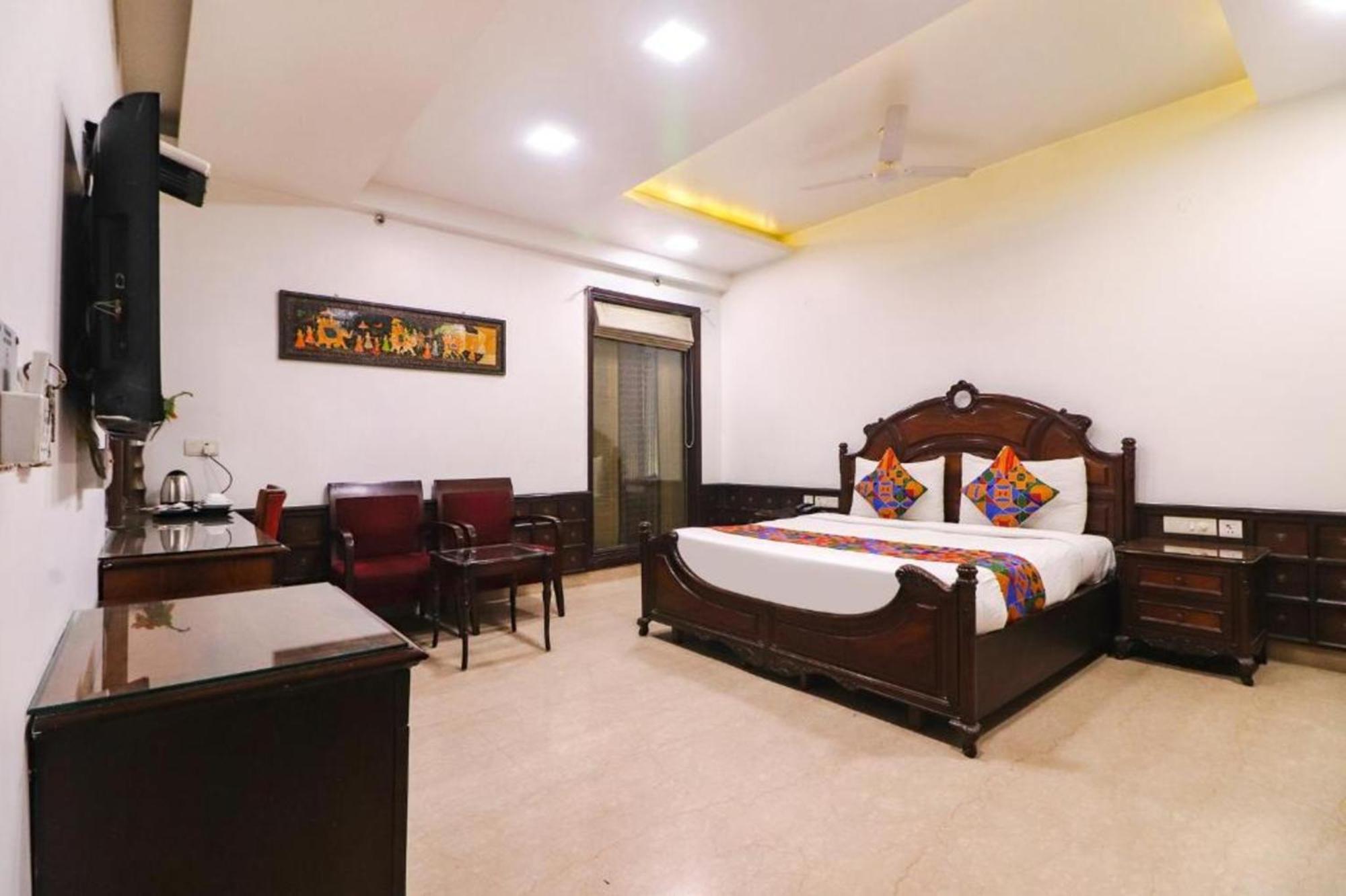 Hotel Qotel Signature Lavish Rajouri Garden
