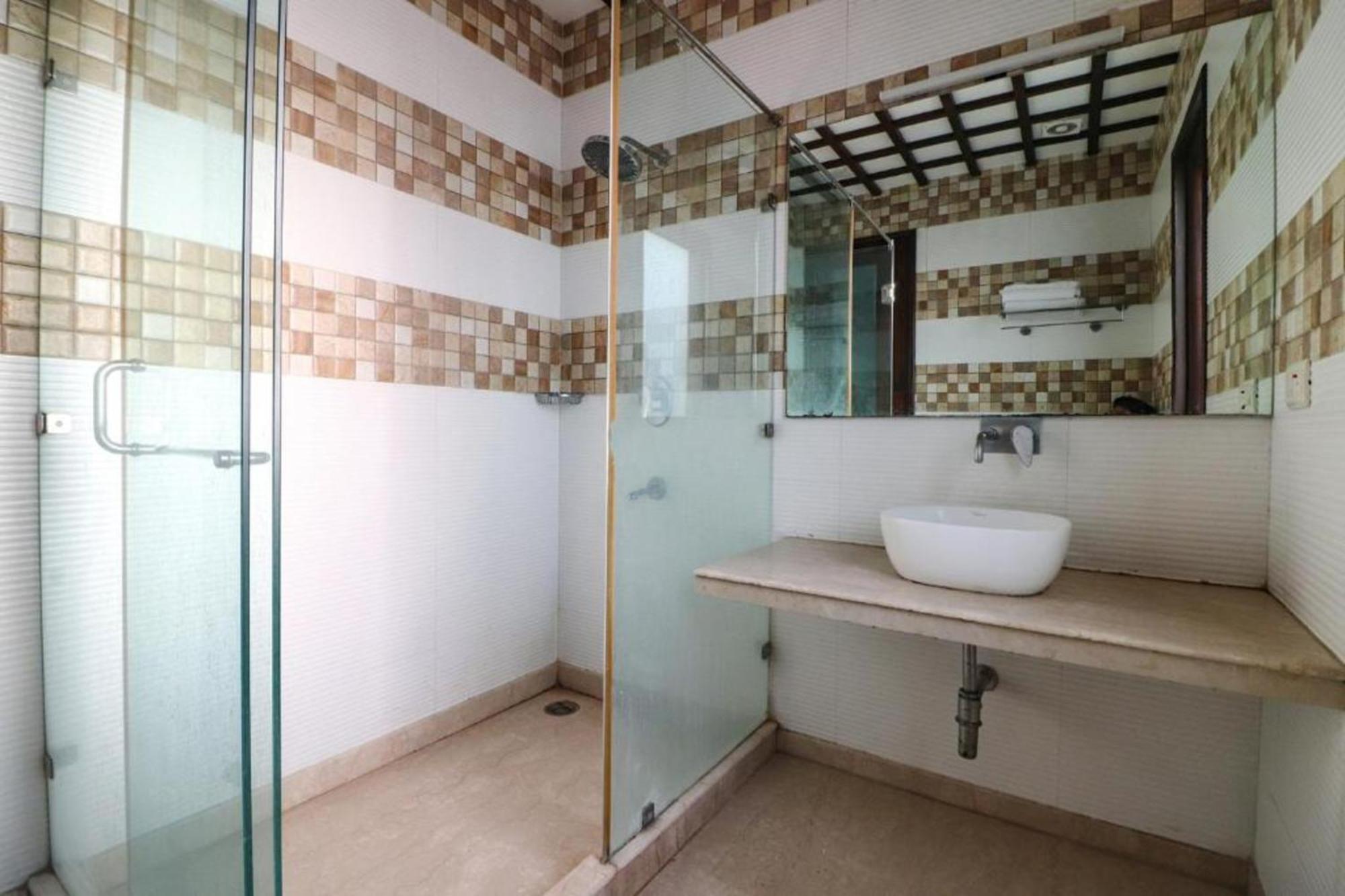 Qotel Signature Lavish Rajouri Garden 3*