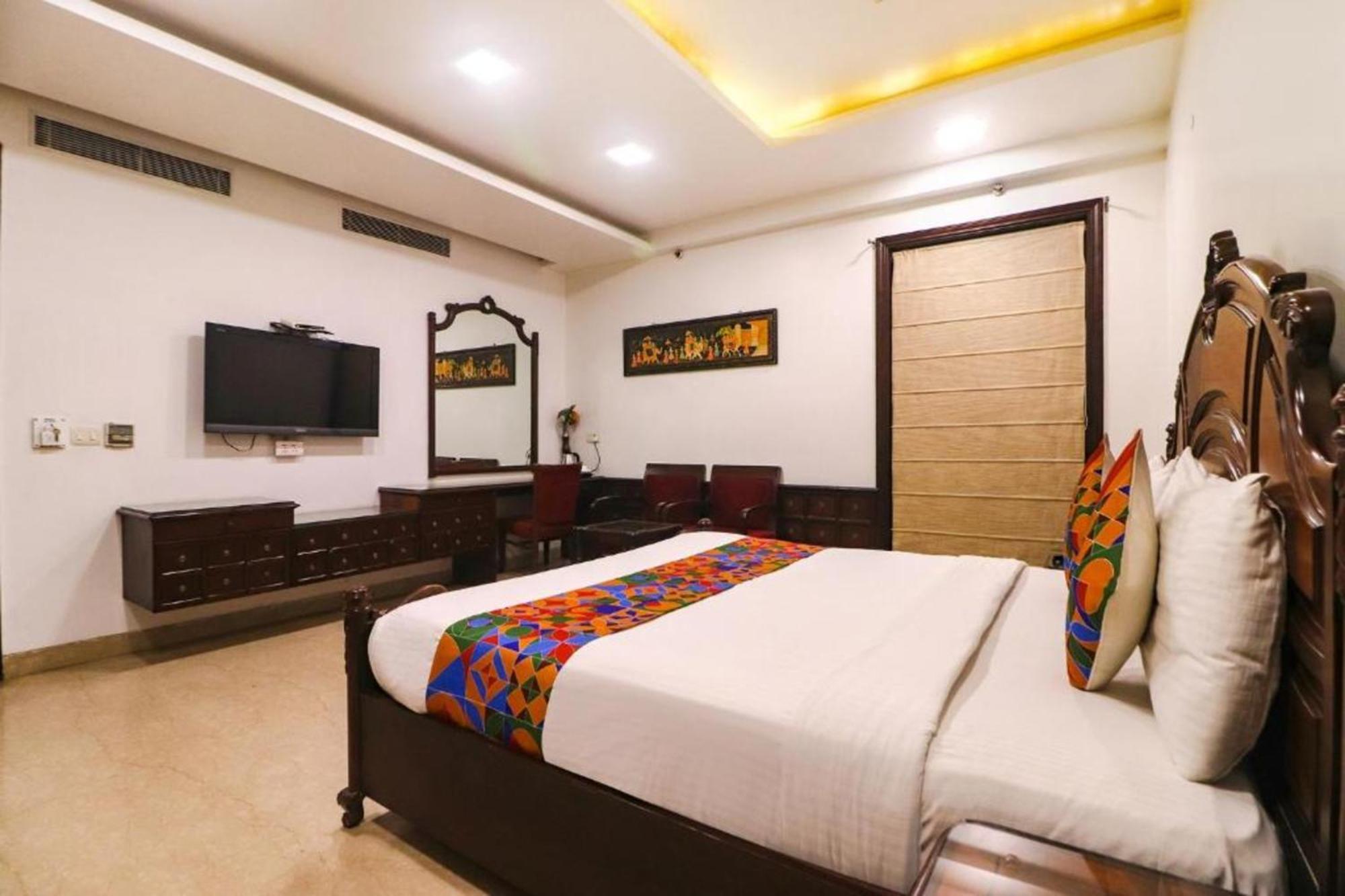 Lavish By Qotel Rajouri Garden Hotel 3*