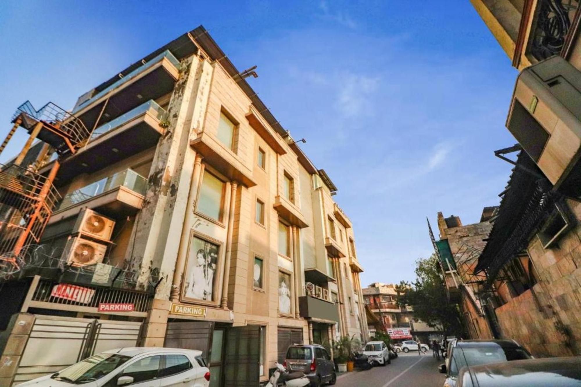 Qotel Signature Lavish Rajouri Garden Hotel 3*