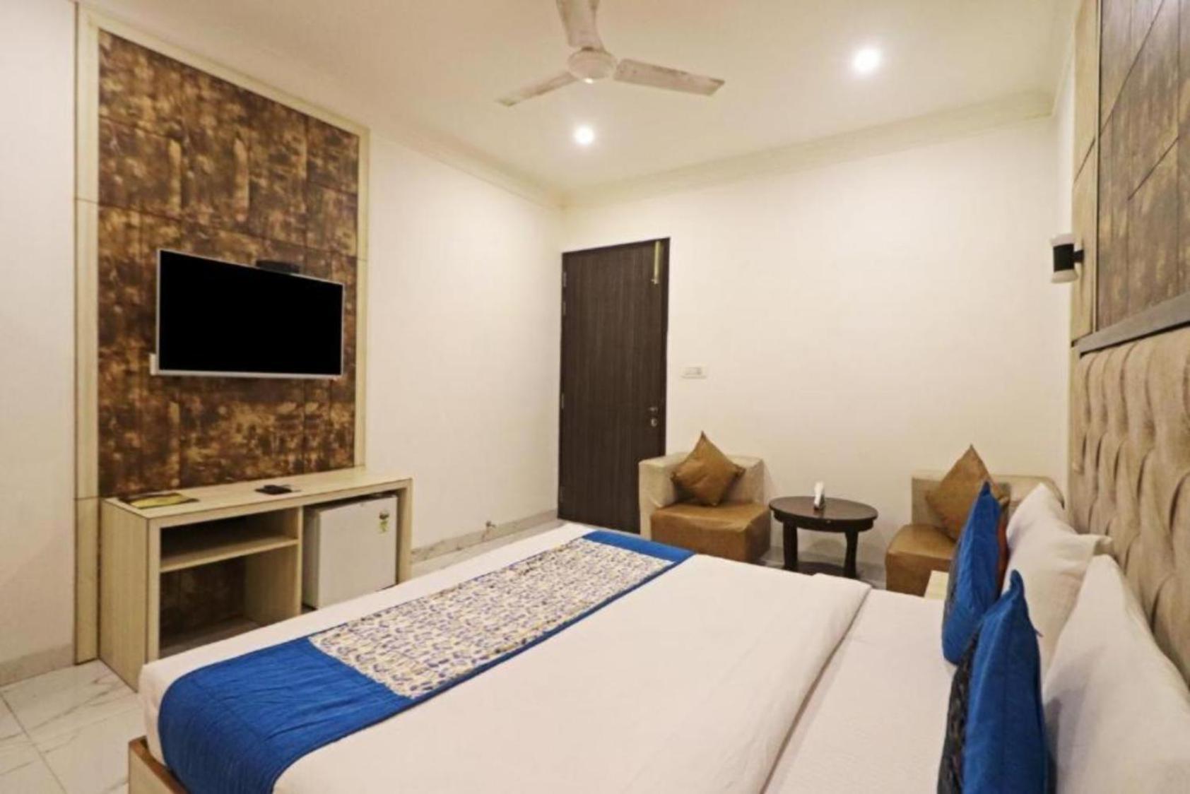 Hotel Shyam International - Near Terminal 3 Delhi Airport With - Free Airport Pickup And Drop 3*