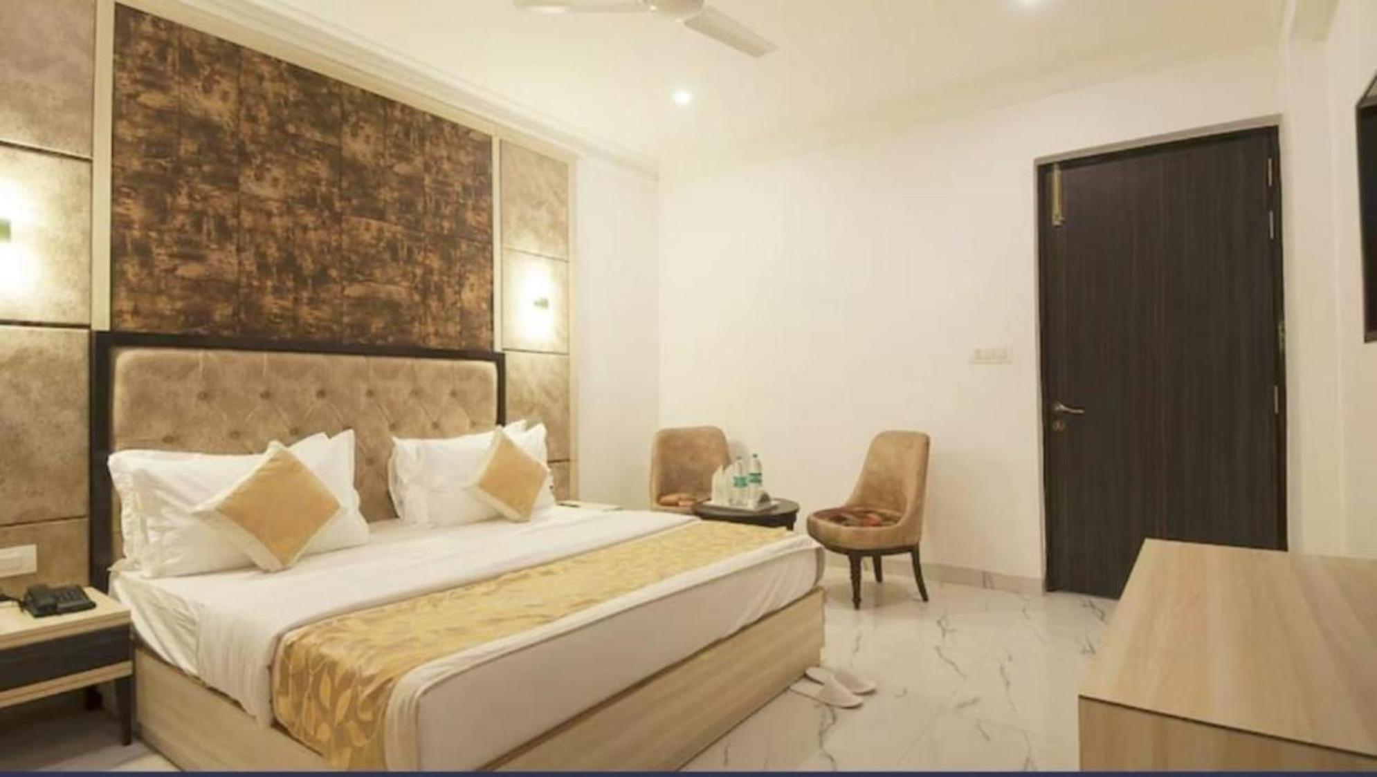 Hotel Hotel Shyam International - Near Terminal 3 Delhi Airport With - Free Airport Pickup And Drop 3*