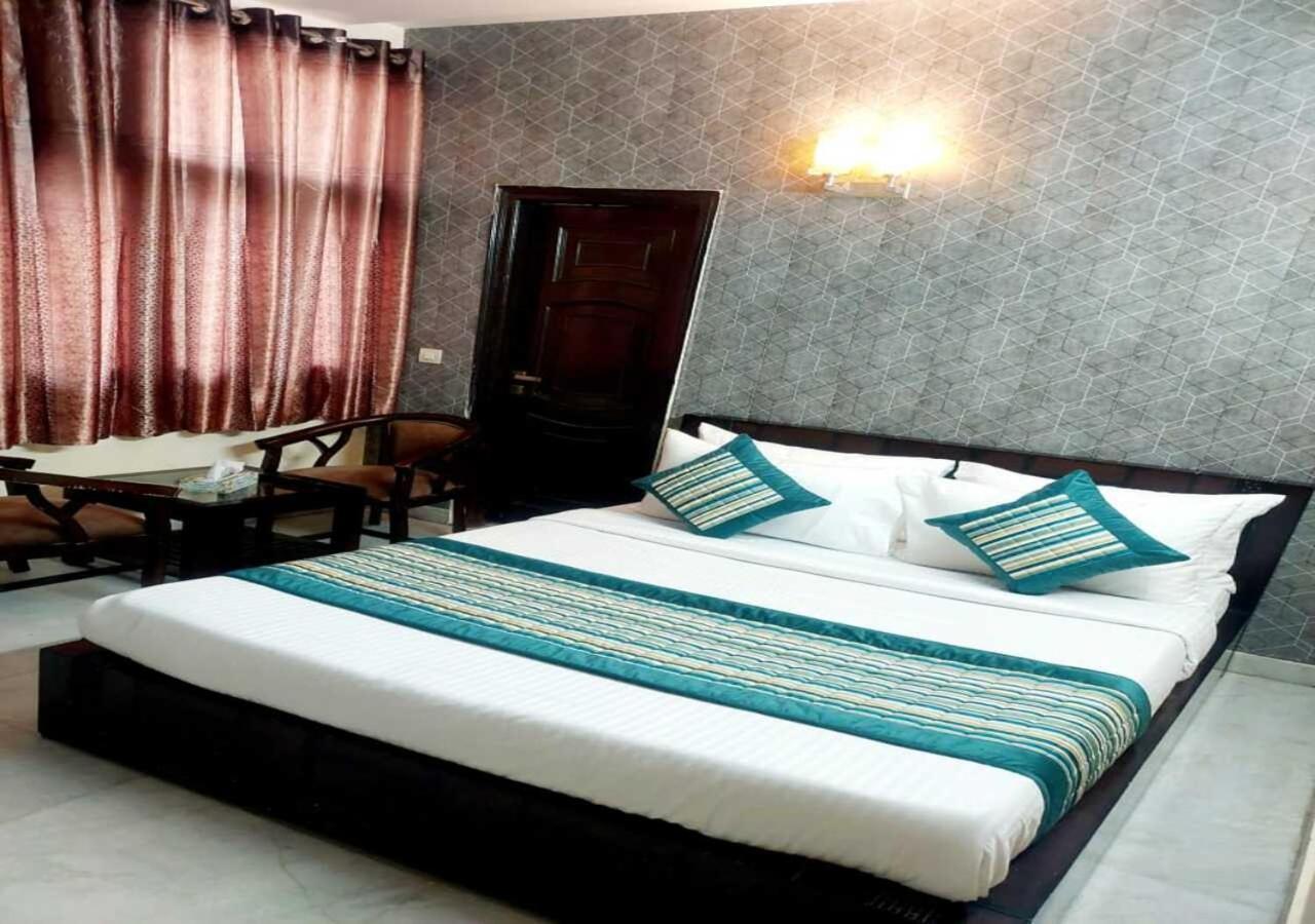 Hotel Khusbu Residency, Park Market New Delhi