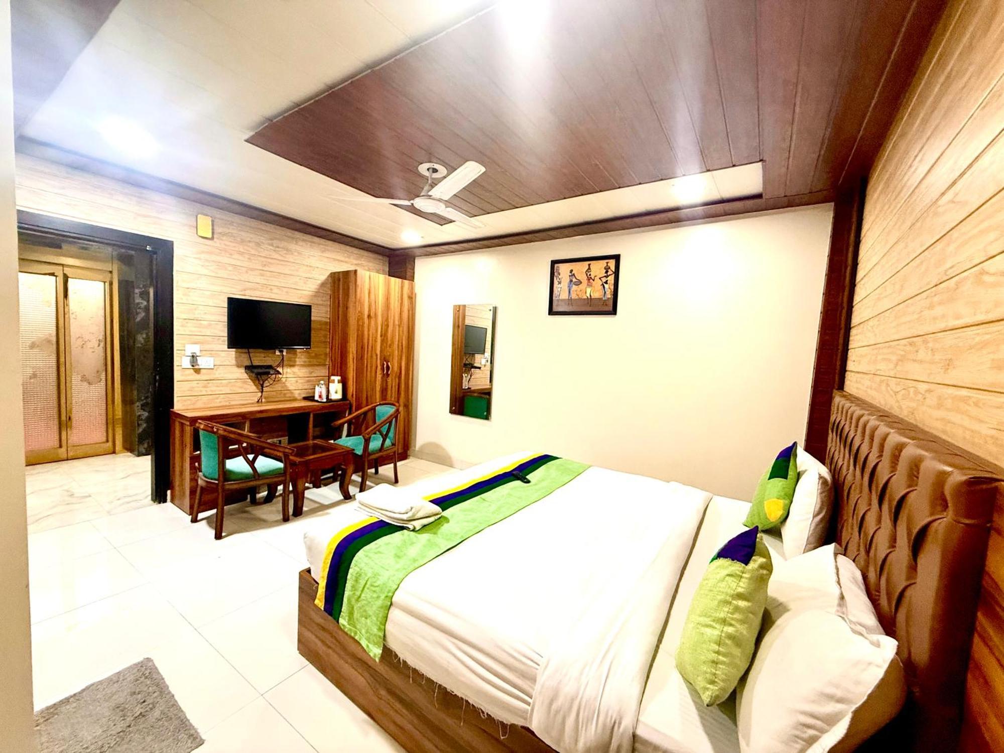 Nysha Near Igi Airport Delhi Hotel 4*