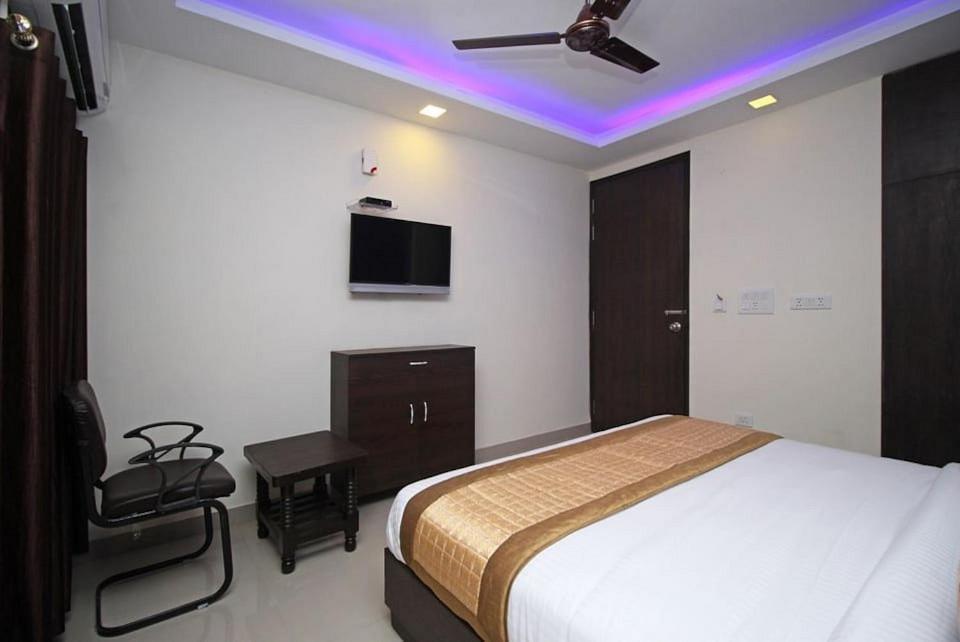 Airport Tourist Plaza Hotel 3*