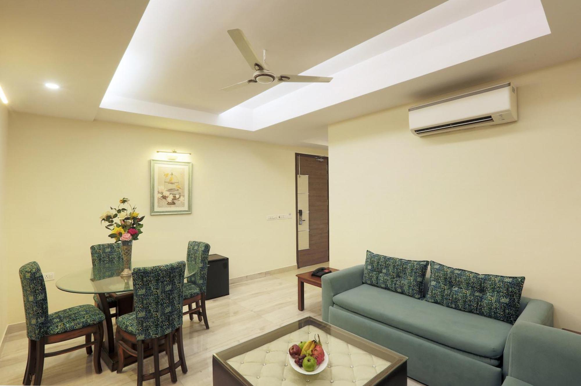 Hotel Suryaa Palace By East End Delhi Airport 4*