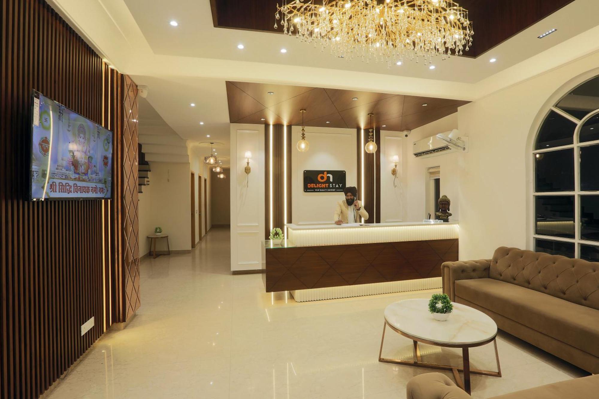 Hotel Hotel Suryaa Palace By East End Delhi Airport