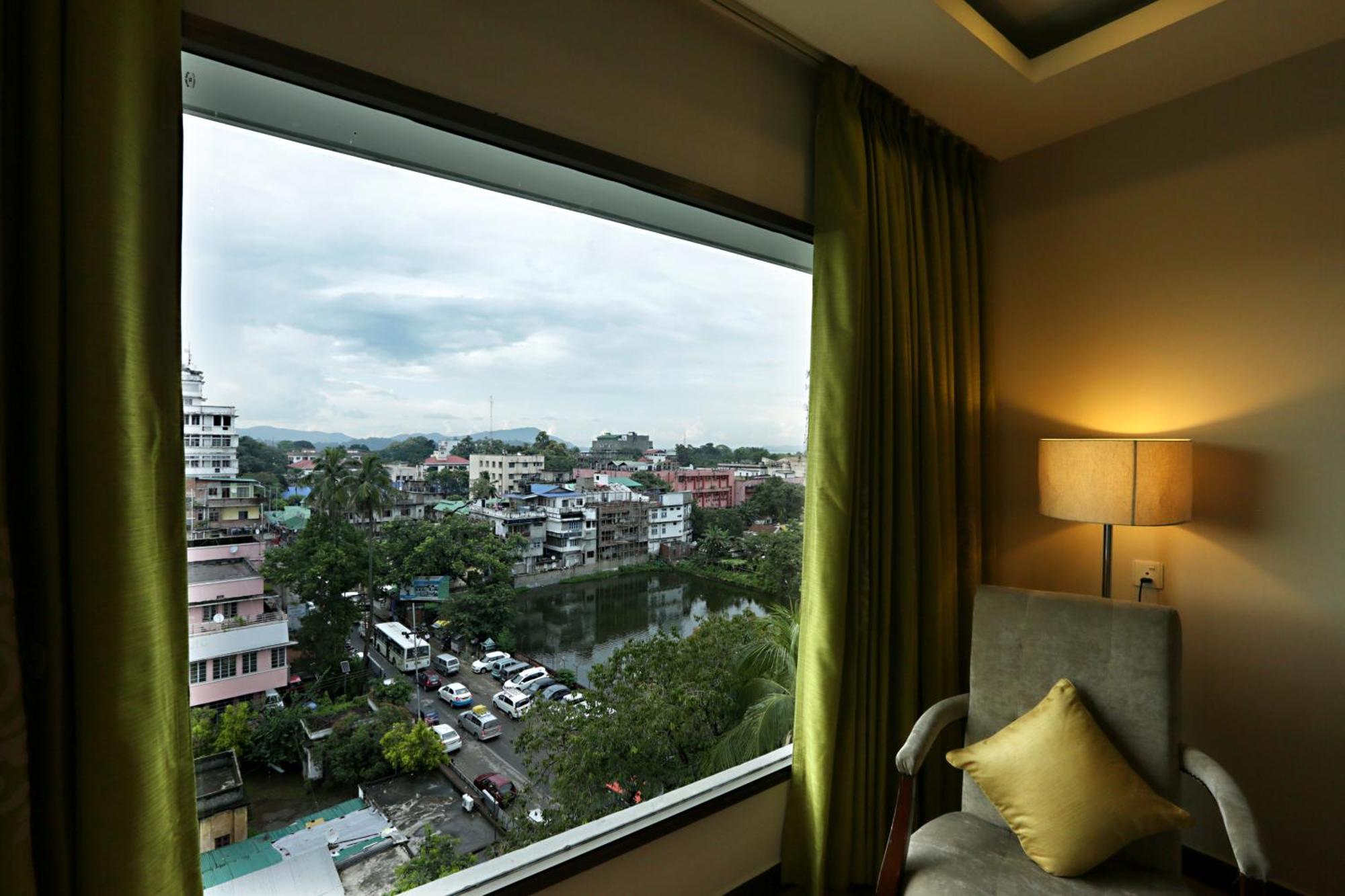 Hotel Suryaa Palace By East End Delhi Airport 4*