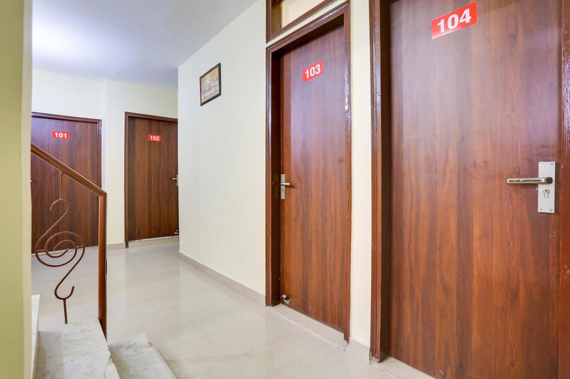 Super O Dwarka Metro 4*