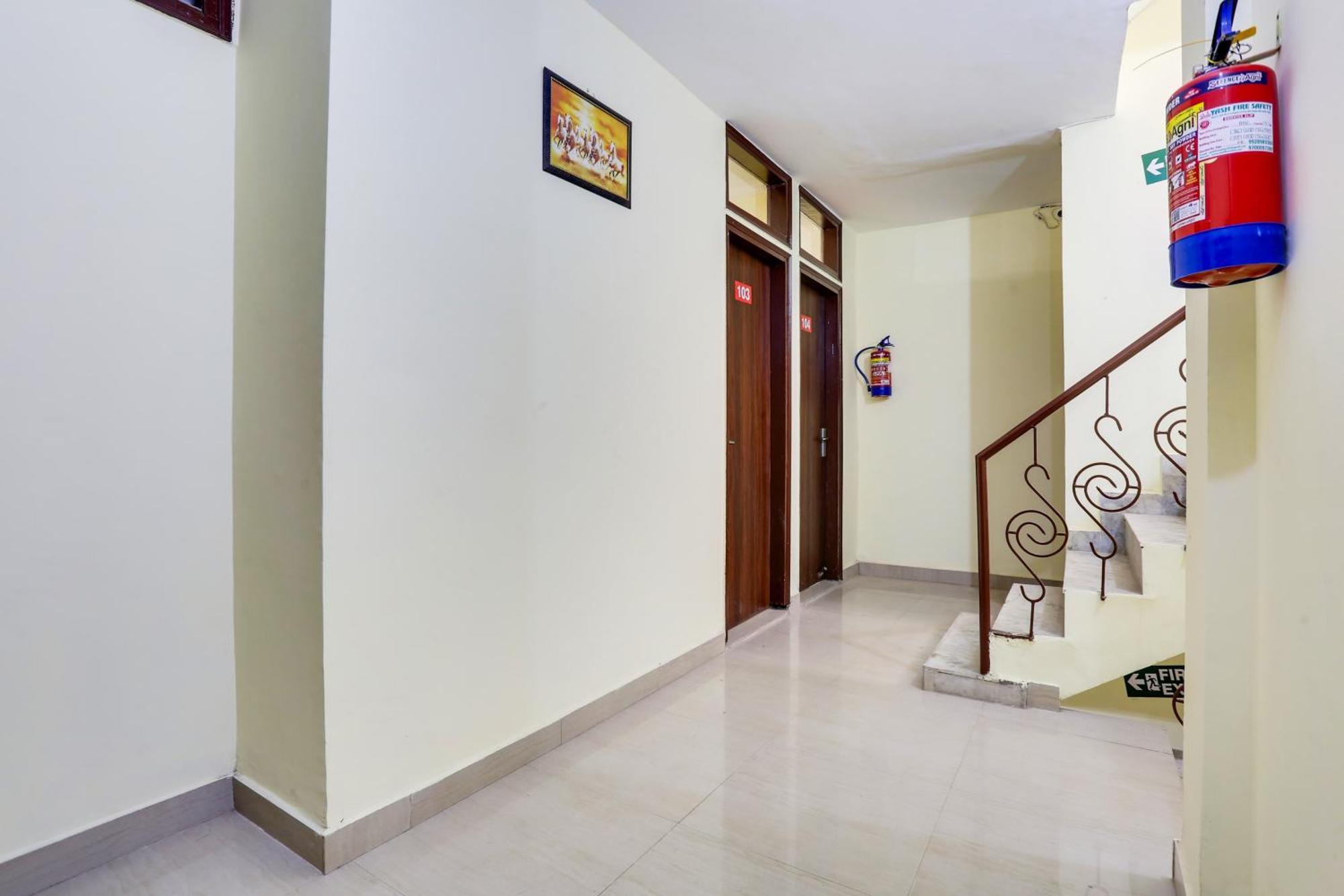 Super O Dwarka Metro 4*