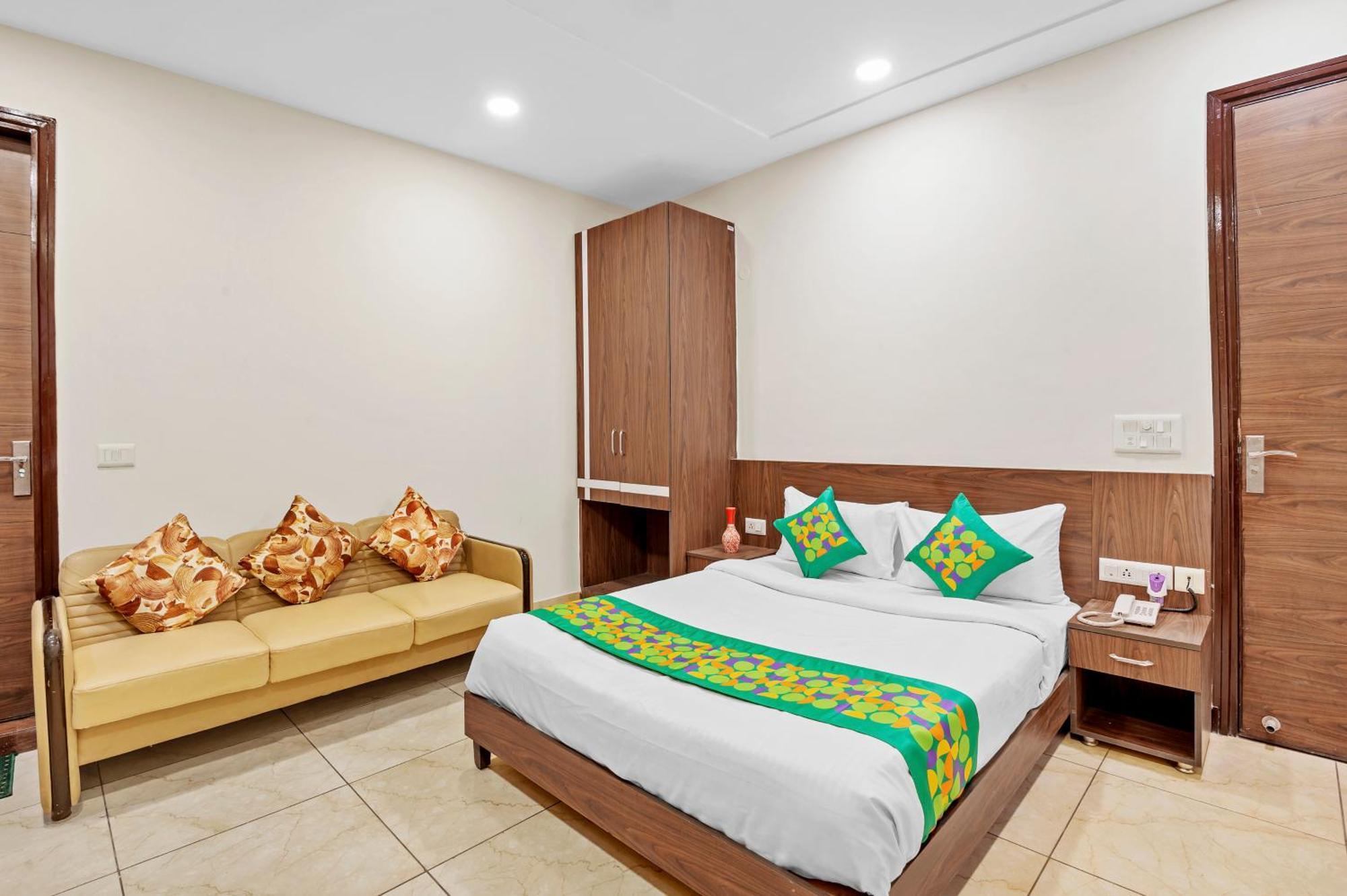 Hotel Treebo Elegant Palace 3*
