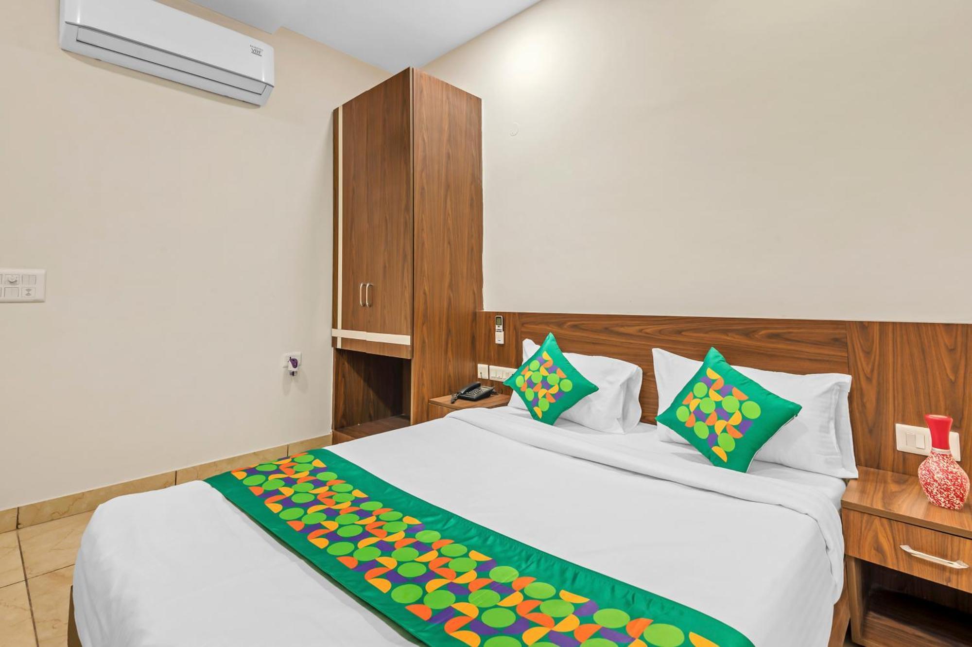 Hotel Treebo Elegant Palace 3*
