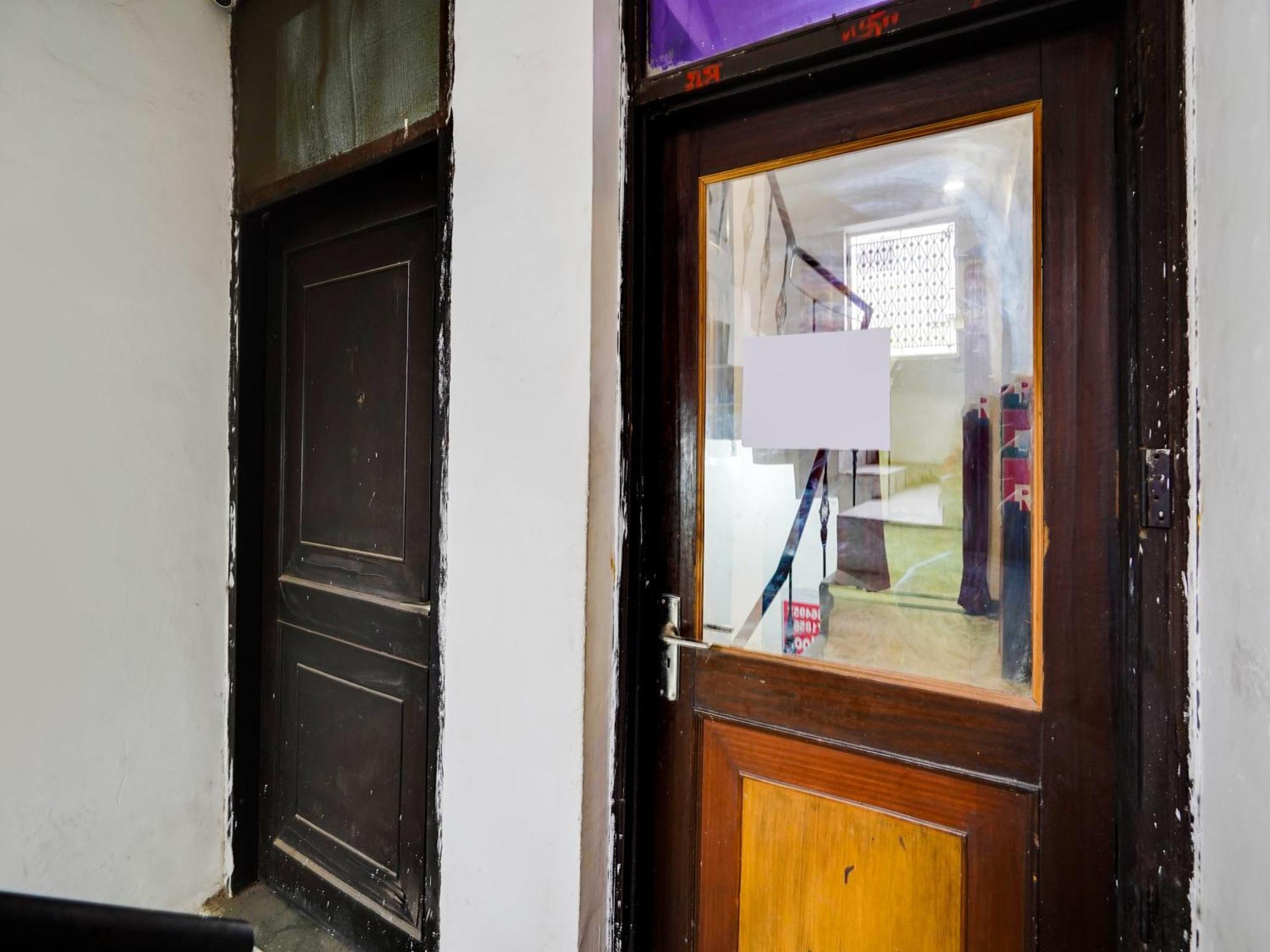 Hotel Stay Residency Near Fortis Hospital 3*