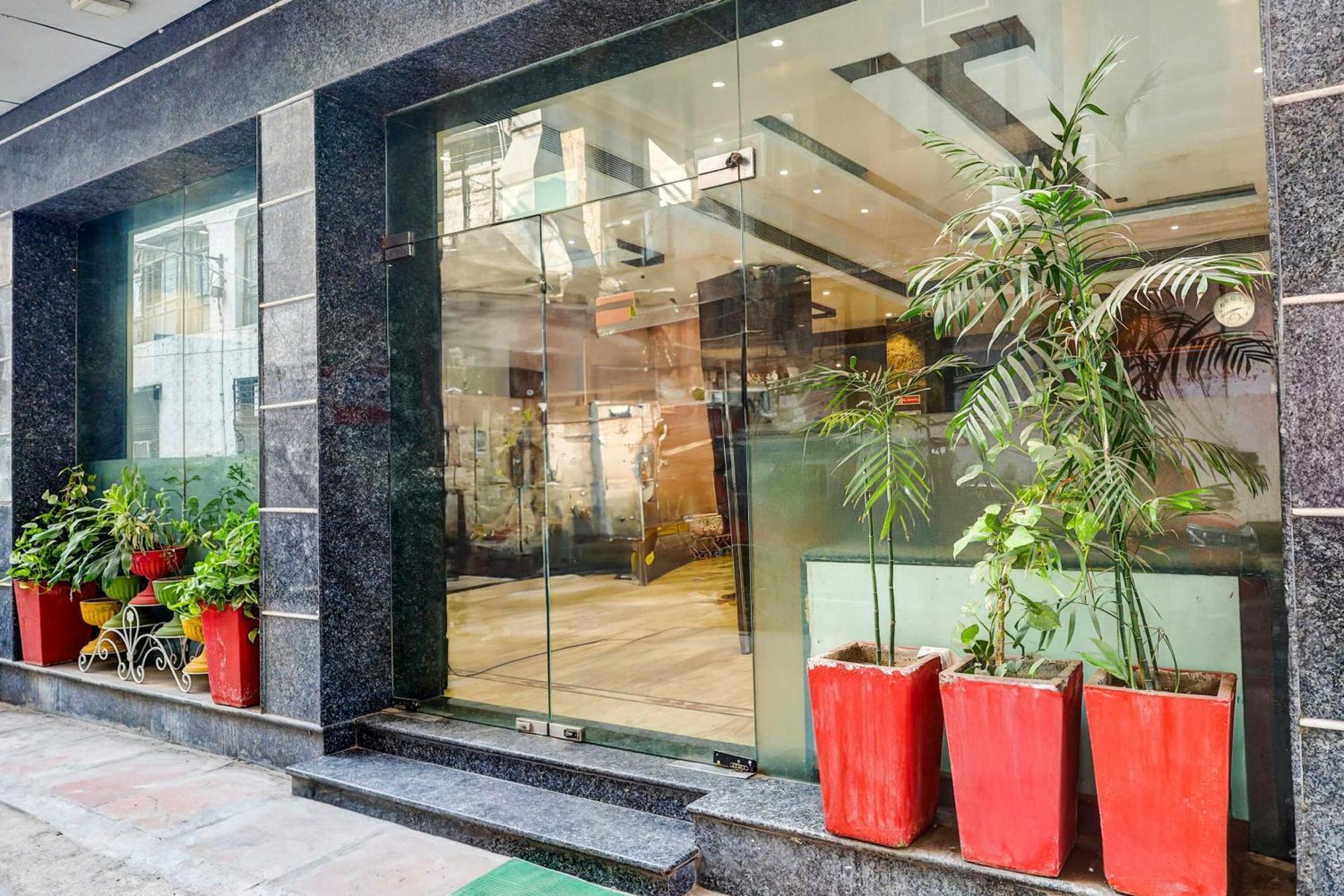 Super Townhouse Arakashan Road Paharganj Formerly Mohan International Hotel 3*