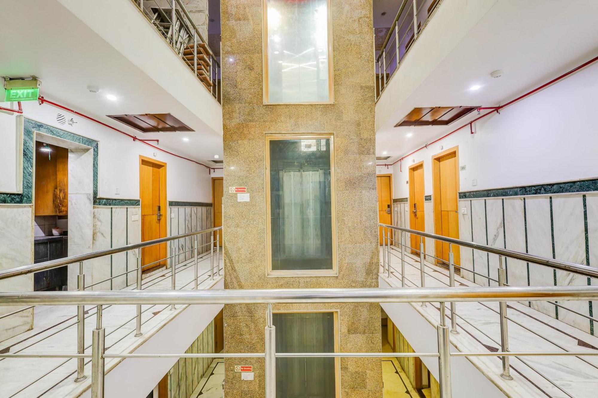 Hotel Super Townhouse Arakashan Road Paharganj Formerly Mohan International New Delhi