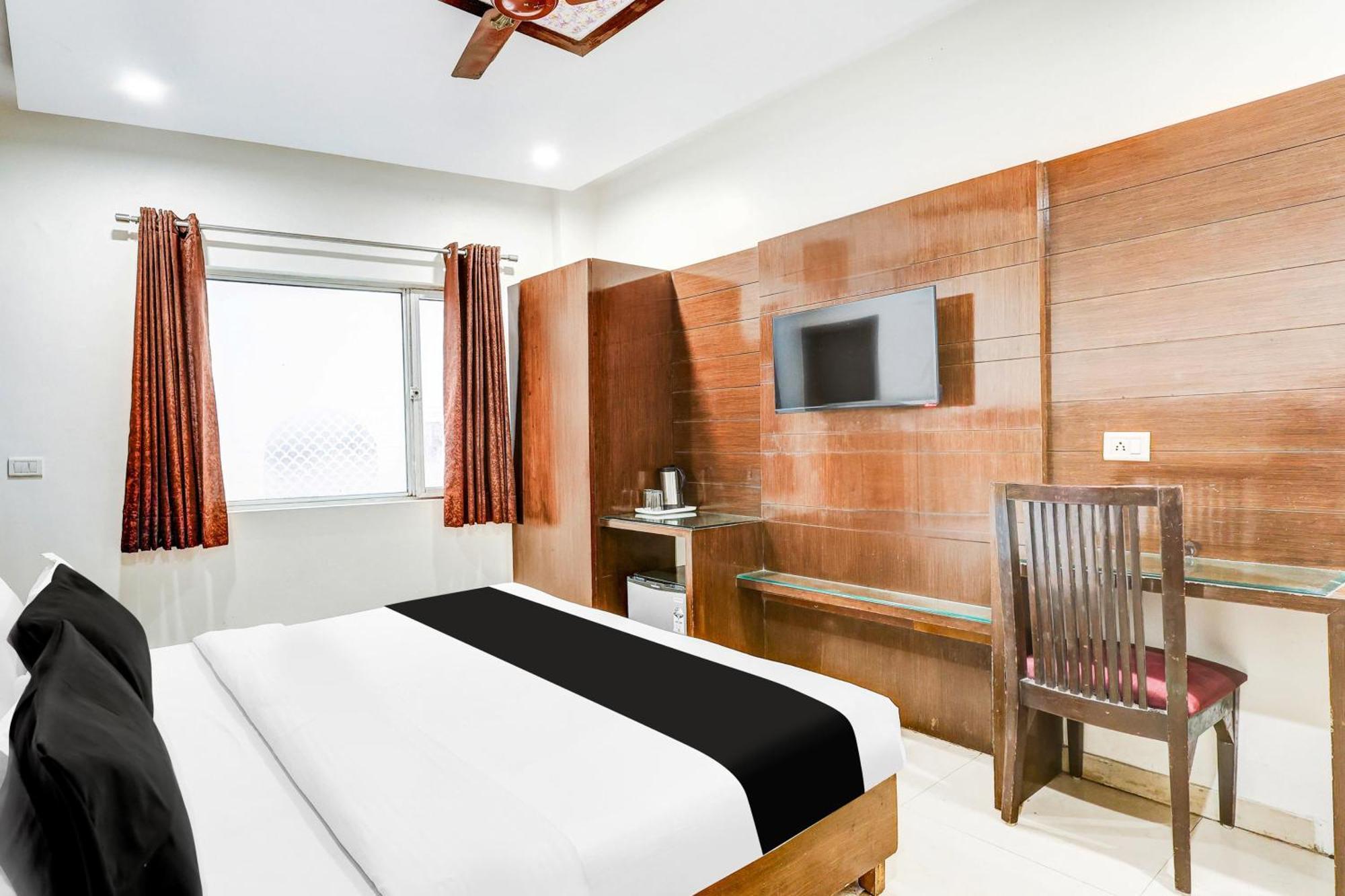 Super Townhouse Arakashan Road Paharganj Formerly Mohan International Hotel New Delhi