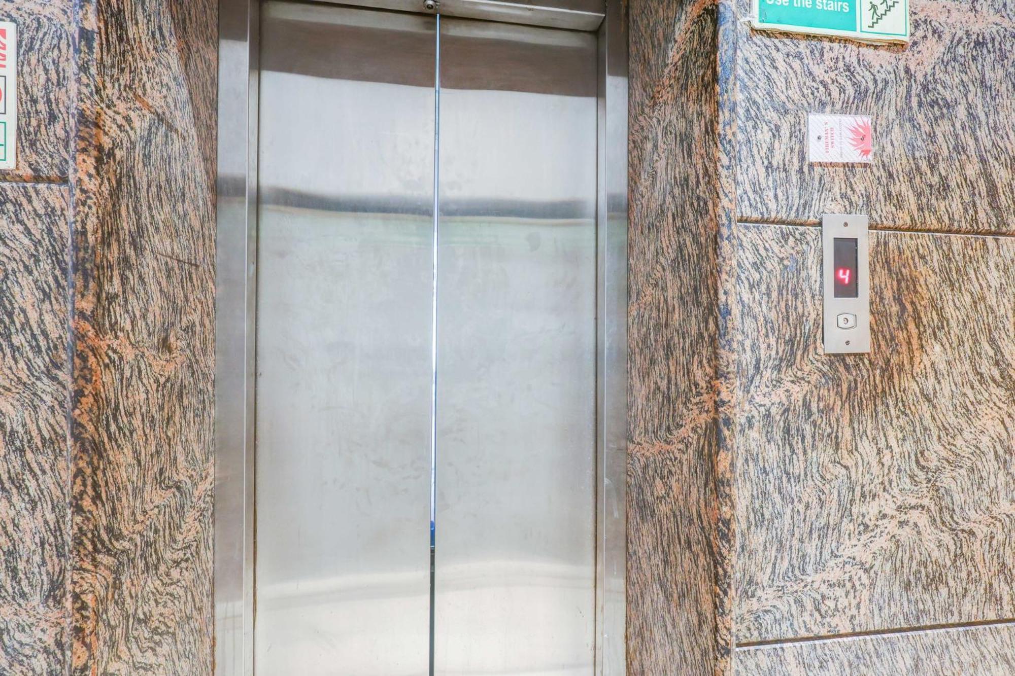 Super Townhouse Arakashan Road Paharganj Formerly Mohan International Hotel 3*