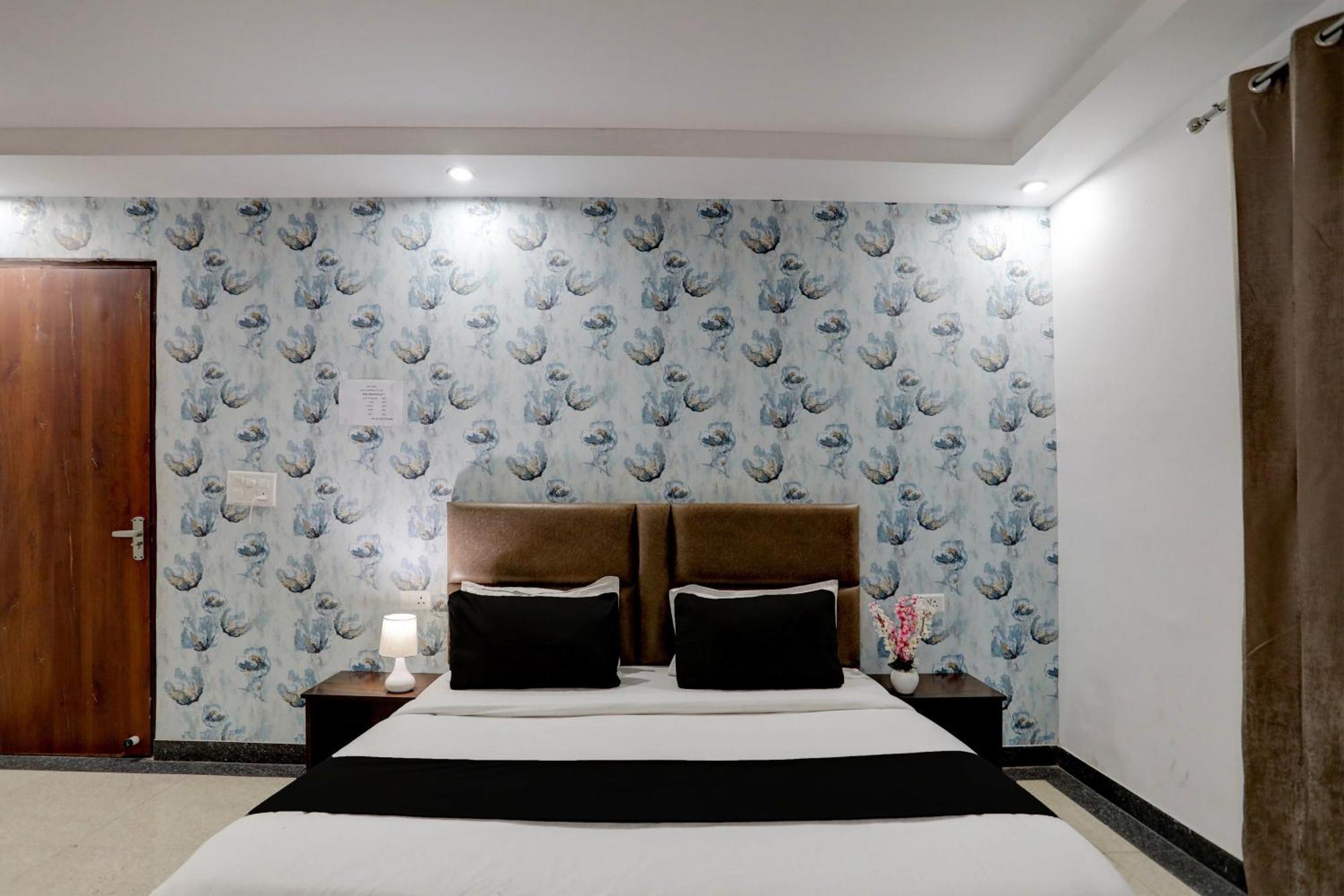 Hotel O Ambs 4*