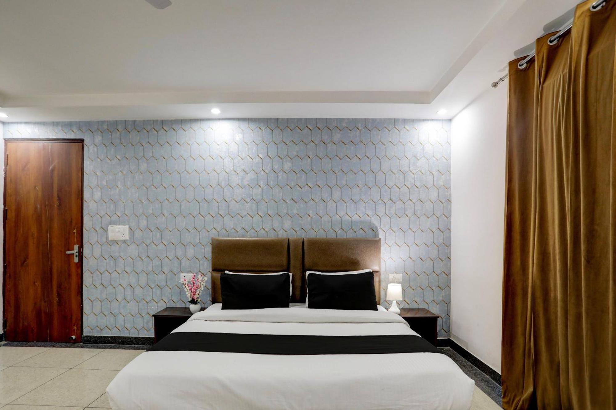 O Ambs Hotel New Delhi