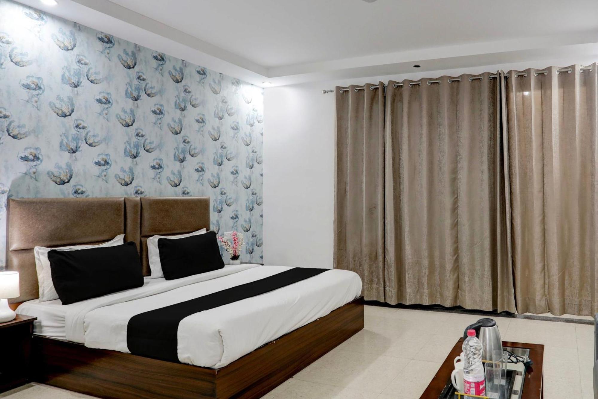 Hotel O Ambs 4*