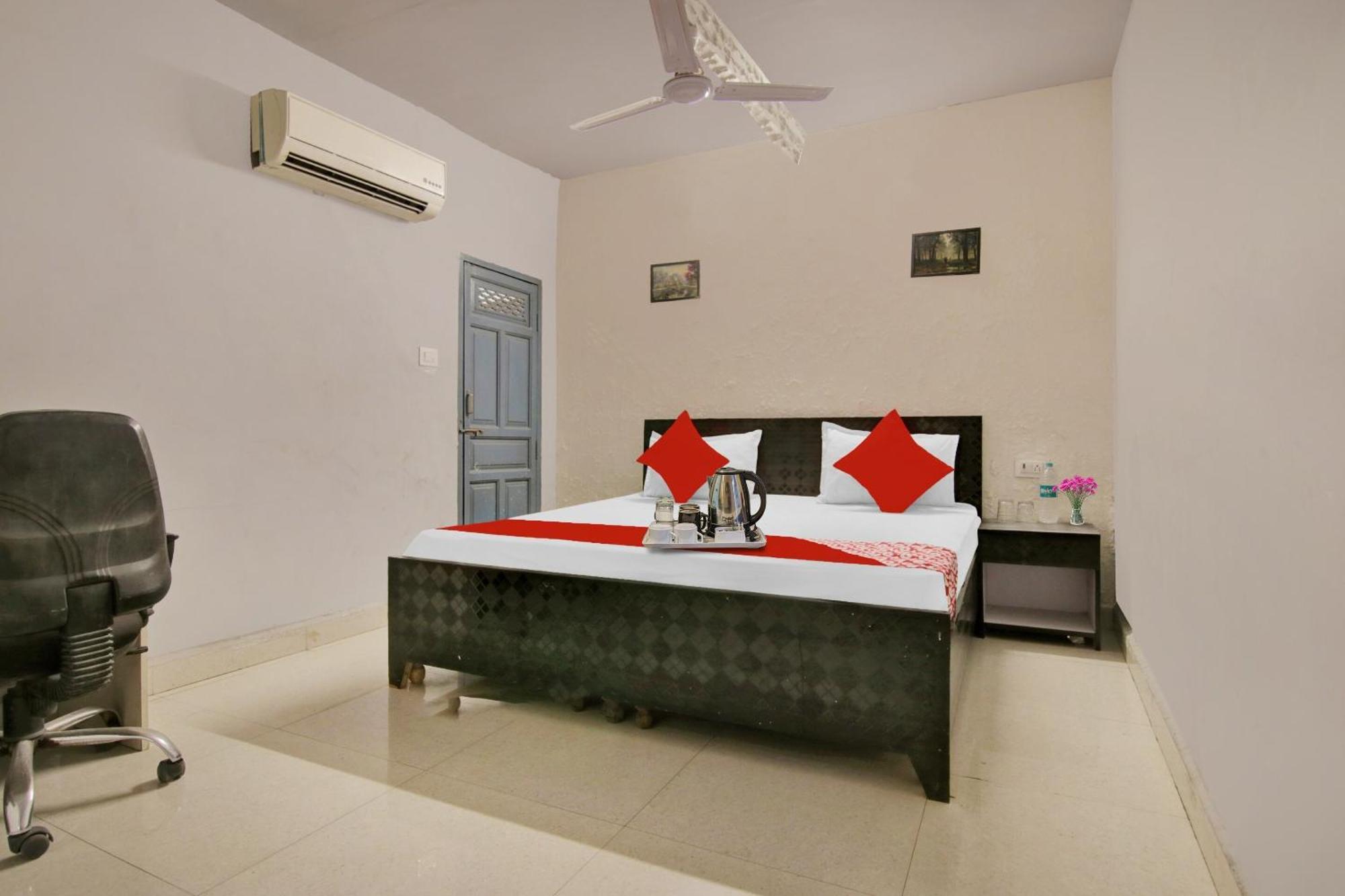 Hotel O Swarg Residency Near Nangloi Railway Station Metro Station Delhi (National Capital Territory of India)