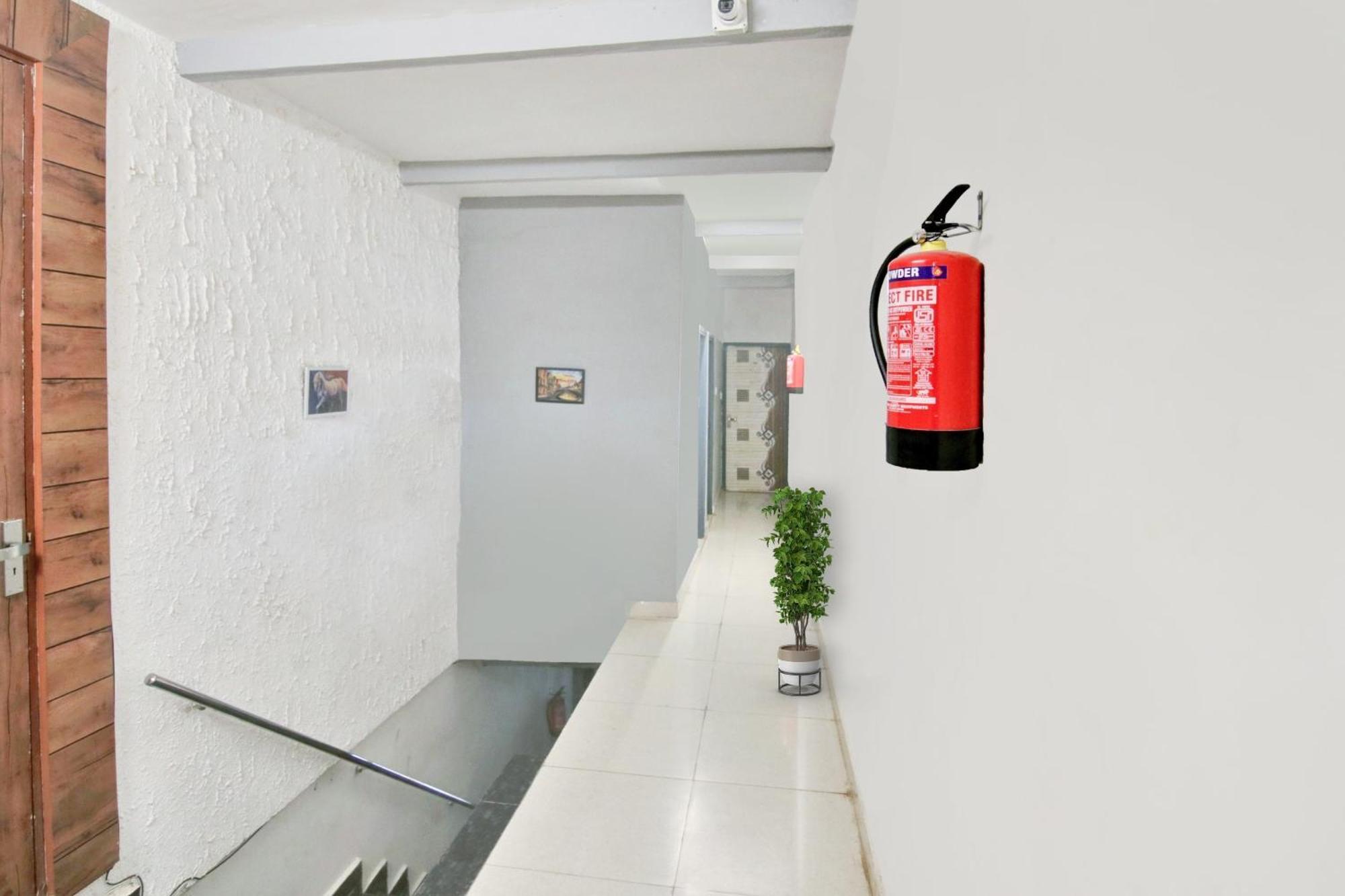 O Swarg Residency Near Nangloi Railway Station Metro Station 3*