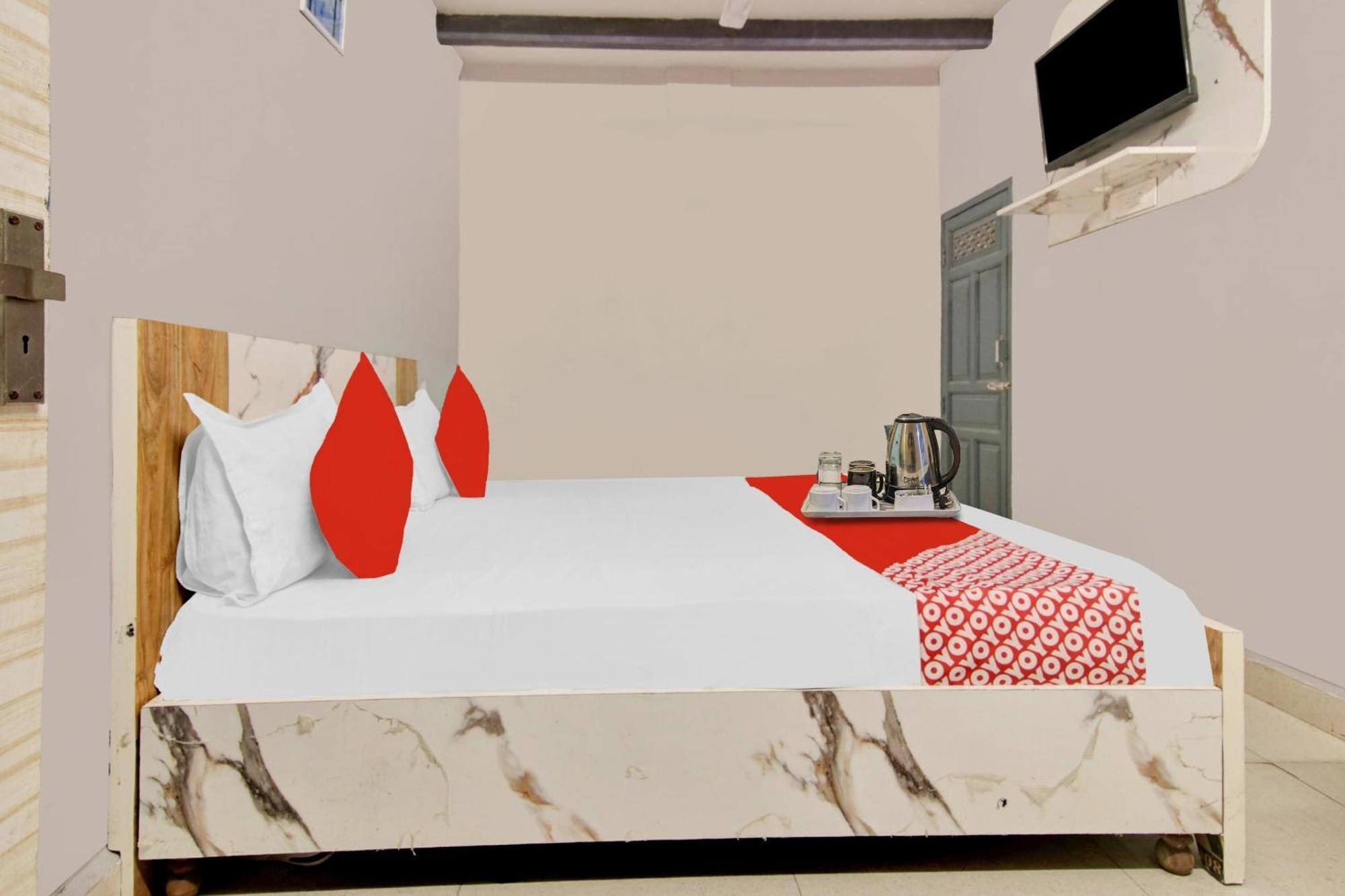 O Swarg Residency Near Nangloi Railway Station Metro Station Hotel