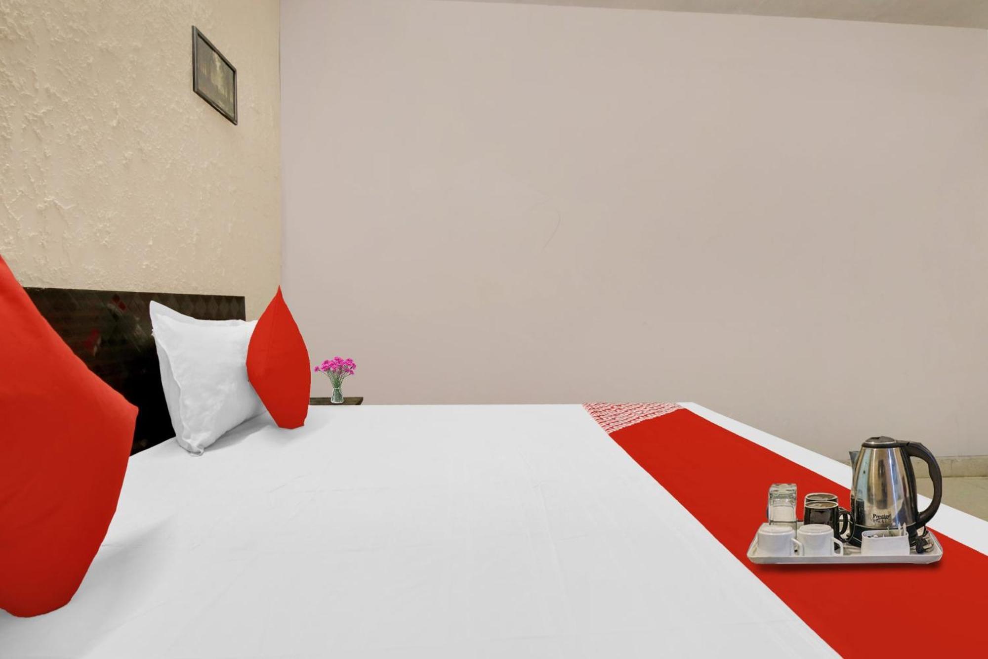 O Swarg Residency Near Nangloi Railway Station Metro Station Hotel 3*