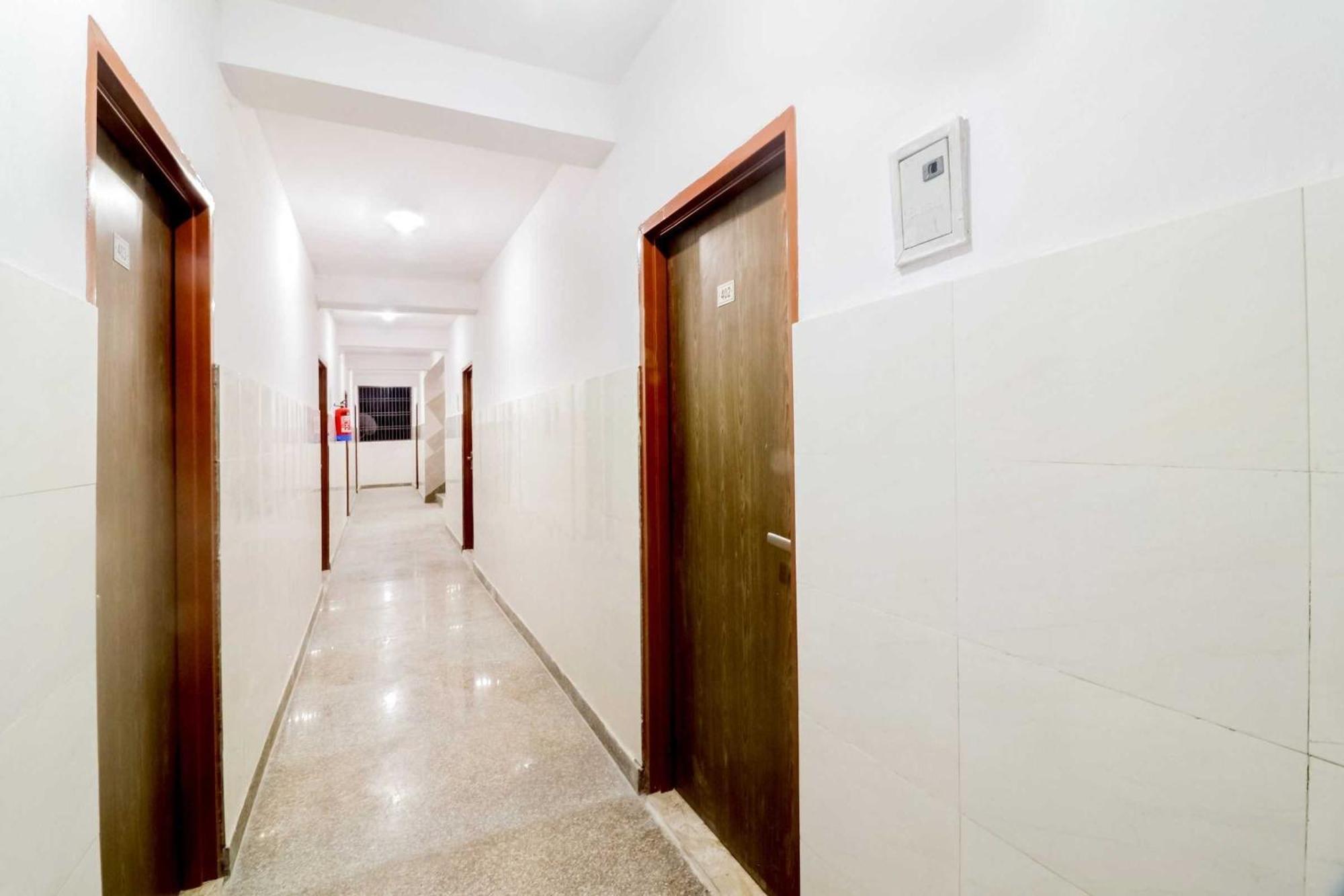 Hotel O Lovely Near Akshardham New Delhi