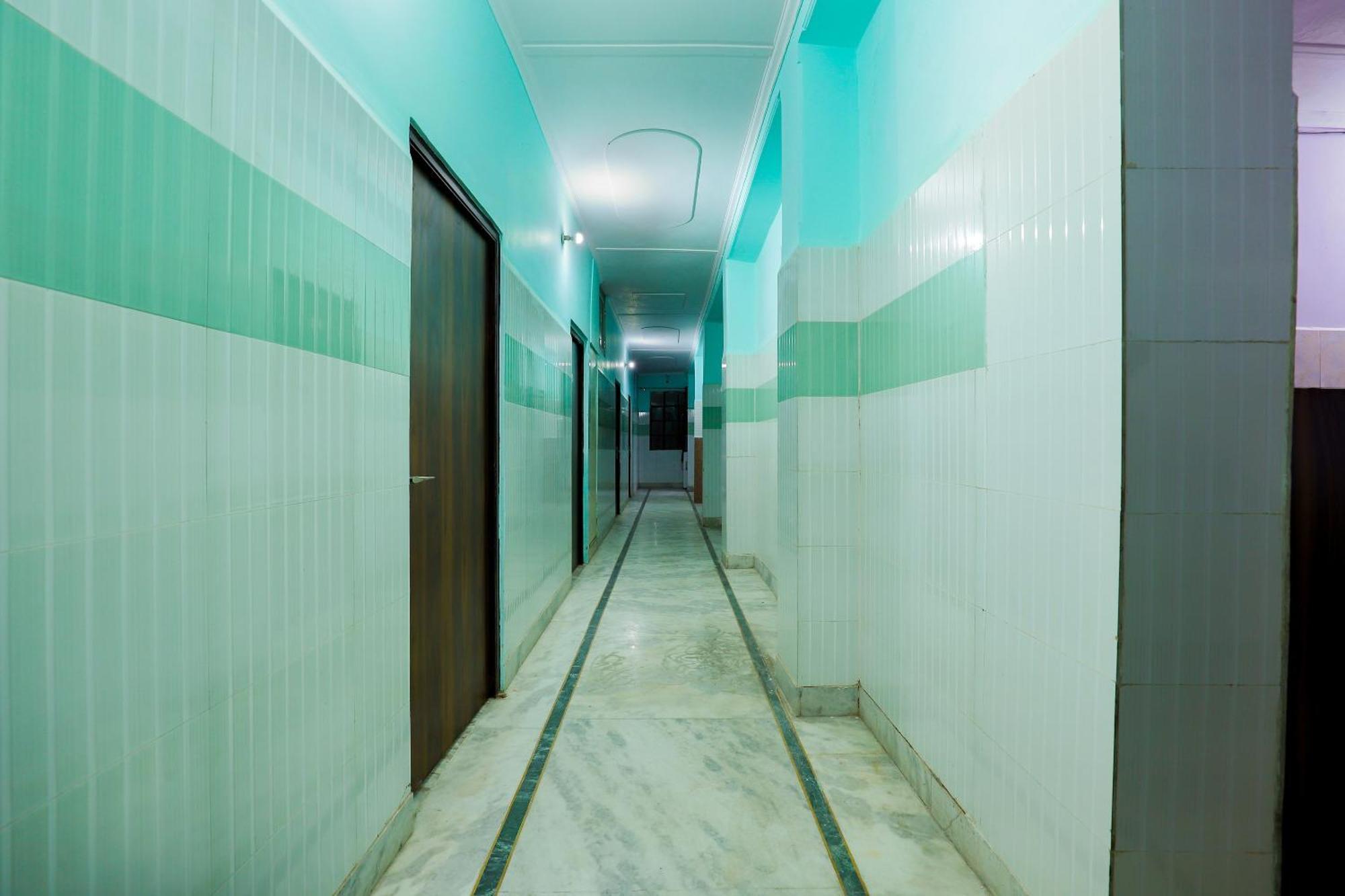 Oyo 69486 Royal Palace 4* Delhi (National Capital Territory of India)