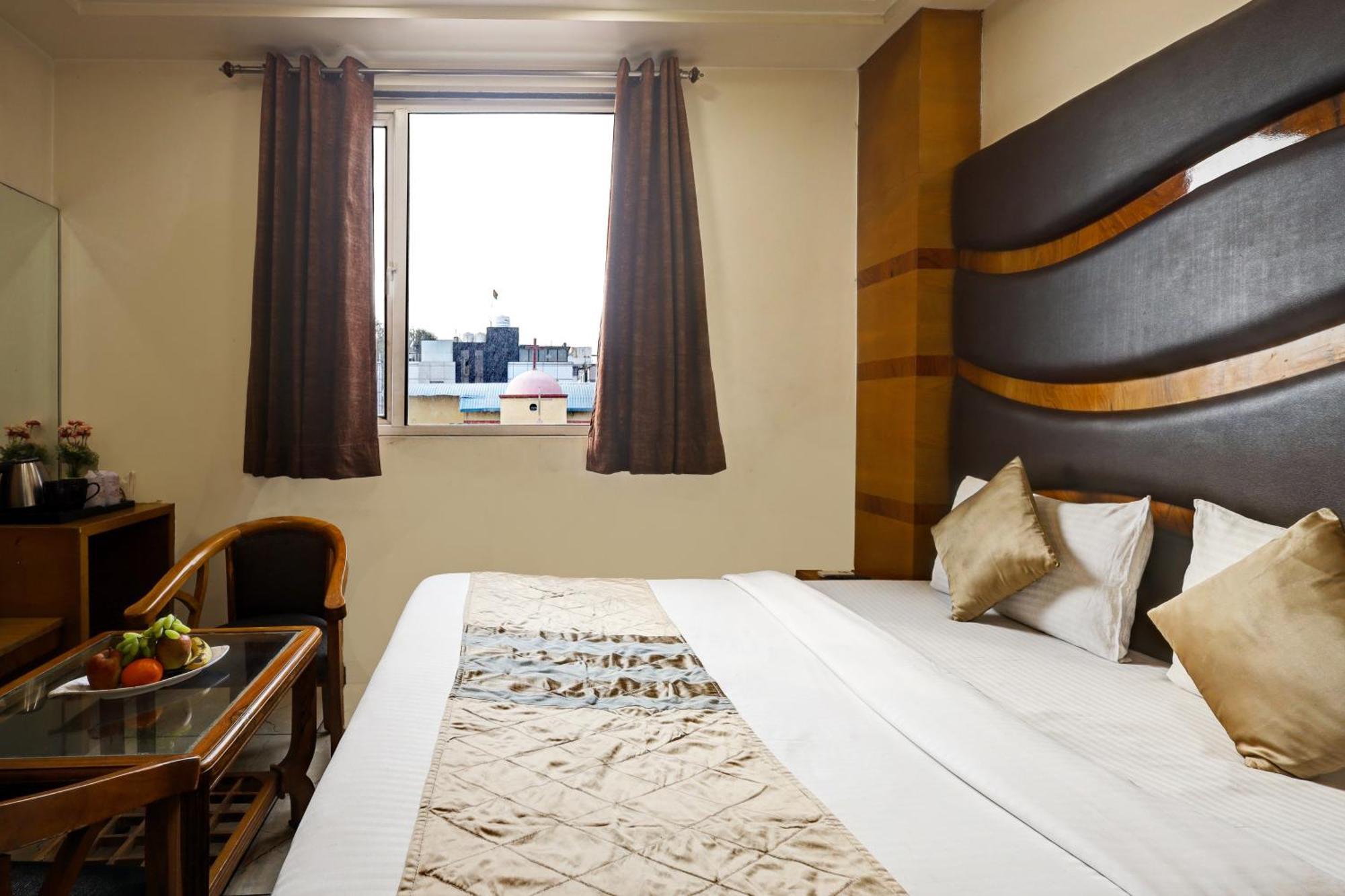 Church View 2 Min Walk From Near Railway Station Hotel 3*