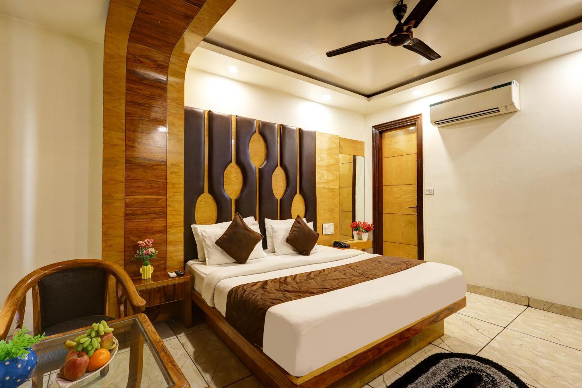 Hotel Church View 2 Min Walk From Near Railway Station 3*
