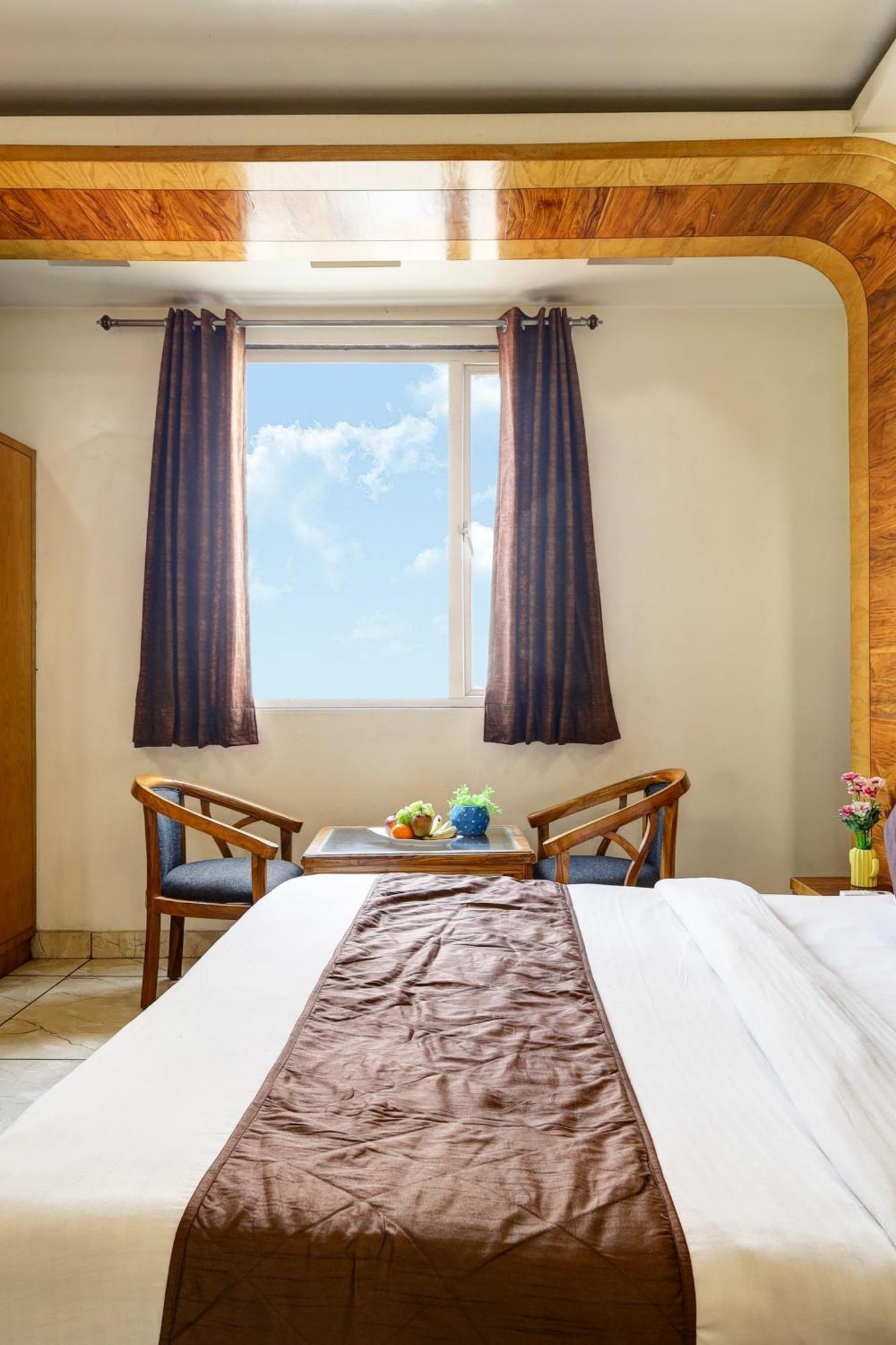Hotel Church View 2 Min Walk From Near Railway Station 3*