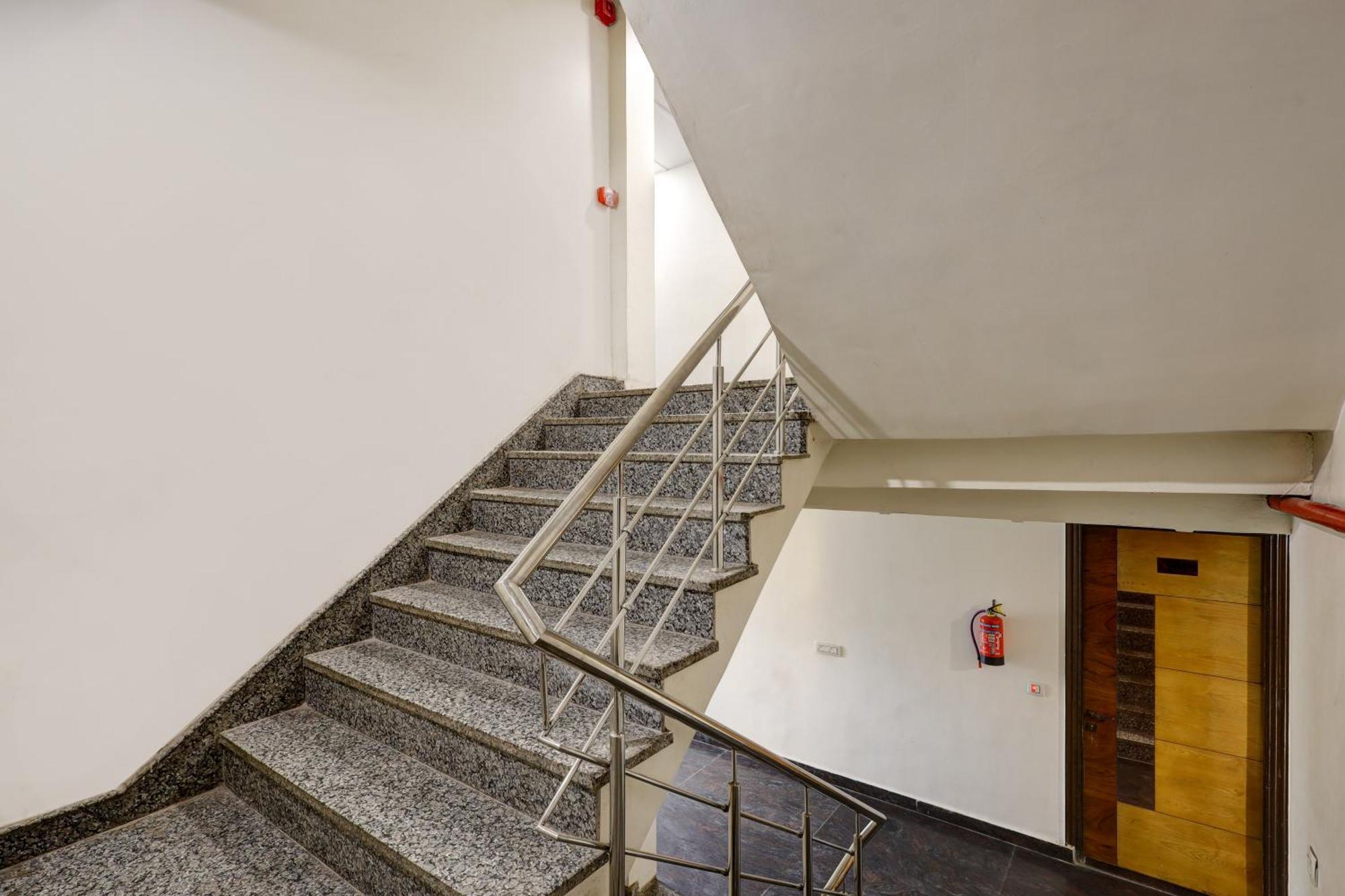 Hotel Church View 2 Min Walk From Near Railway Station 3*