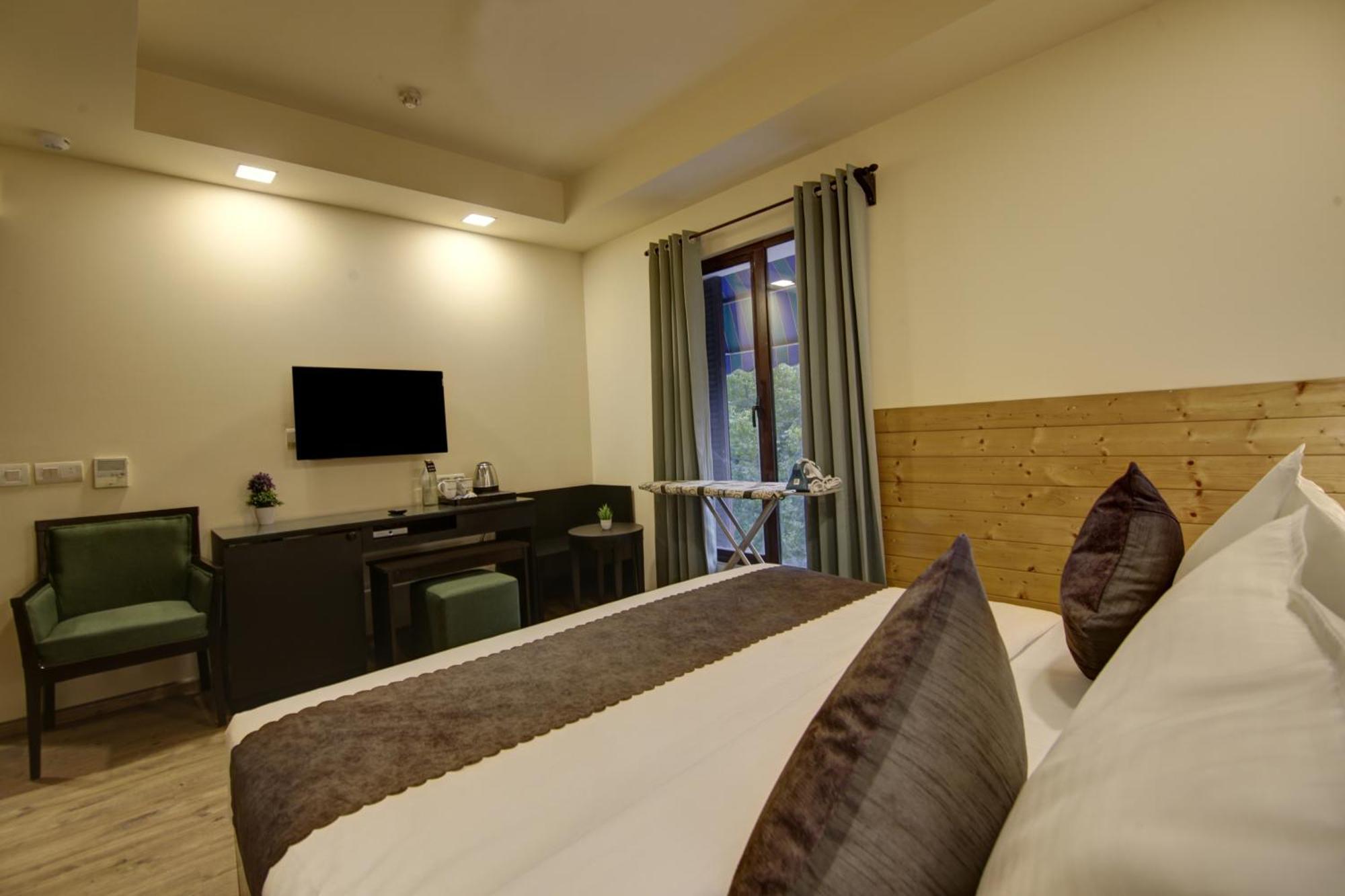 Saltstayz Select - Nehru Place & New Friends Colony