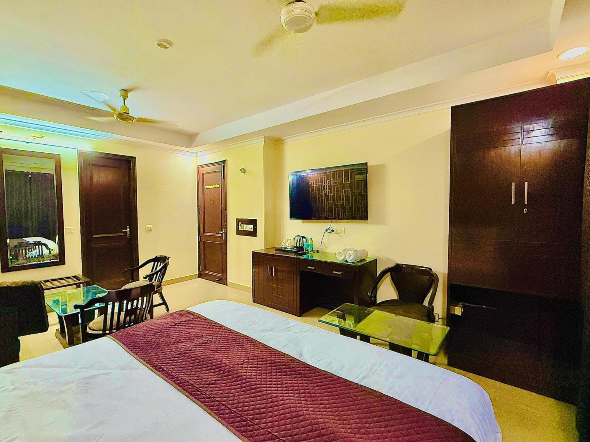 The Luxe Jpm Bed & Breakfast New Delhi