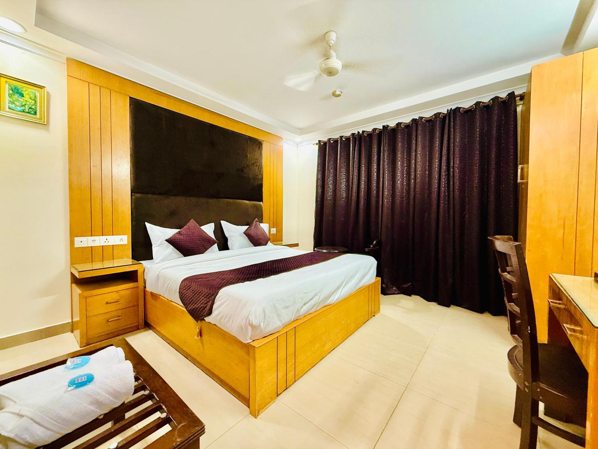 The Luxe Jpm * New Delhi