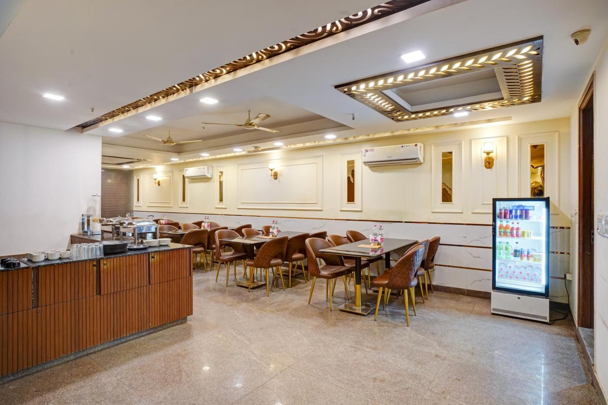 Chanakya Hotel 4*